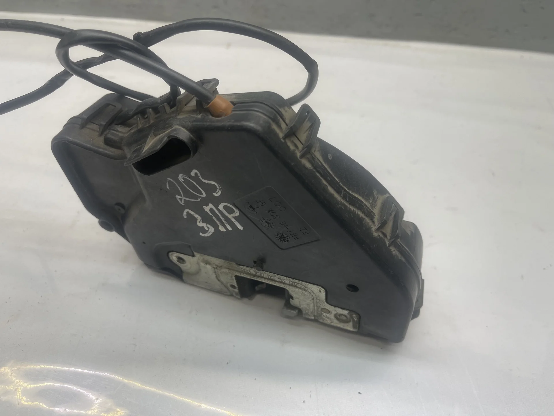 Замок двери задней правой Mercedes-Benz W203 A2037300235 - миниатюра 4