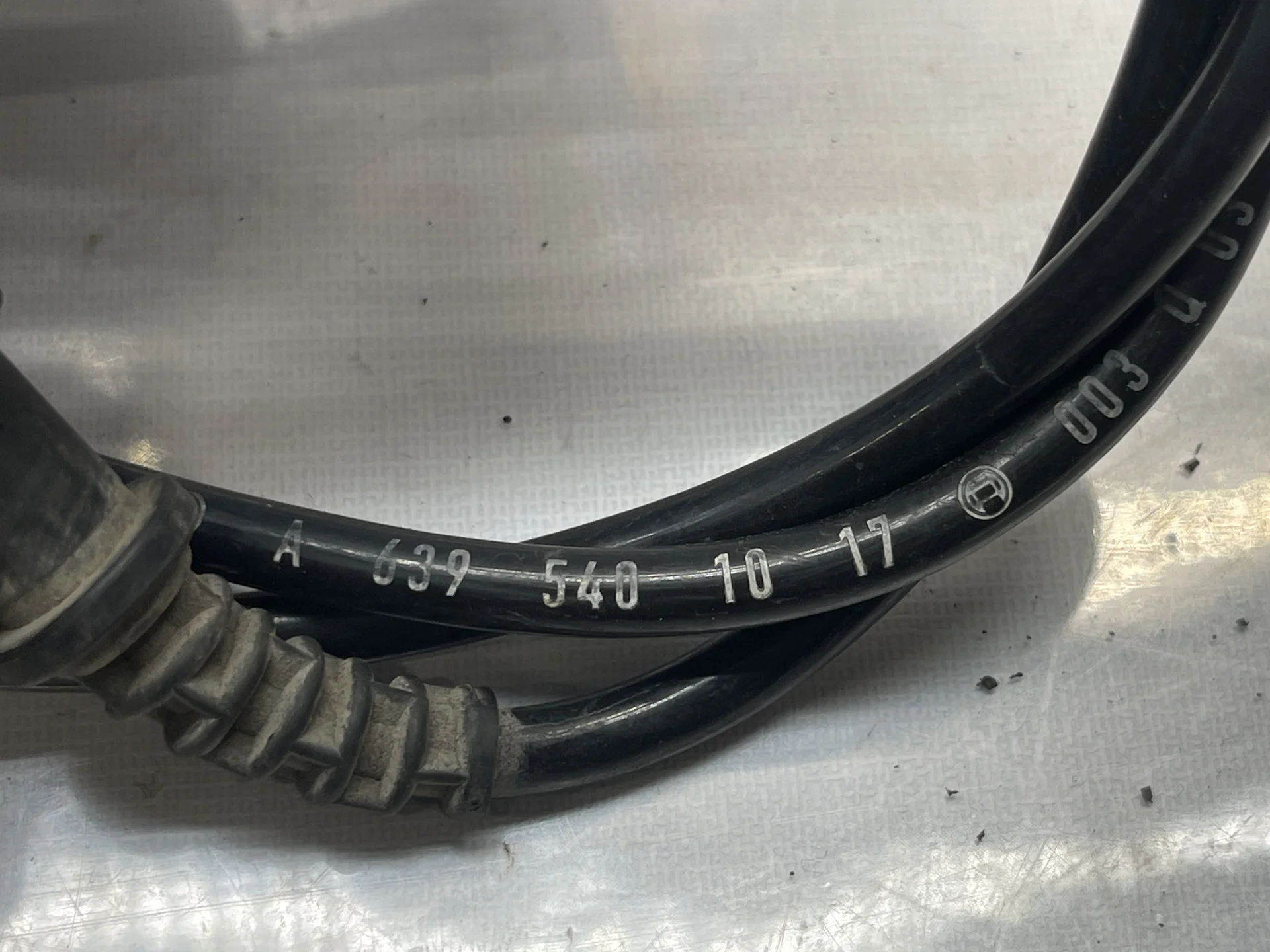 Датчик ABS передний Mercedes-Benz W639 A6395401017 - миниатюра 4