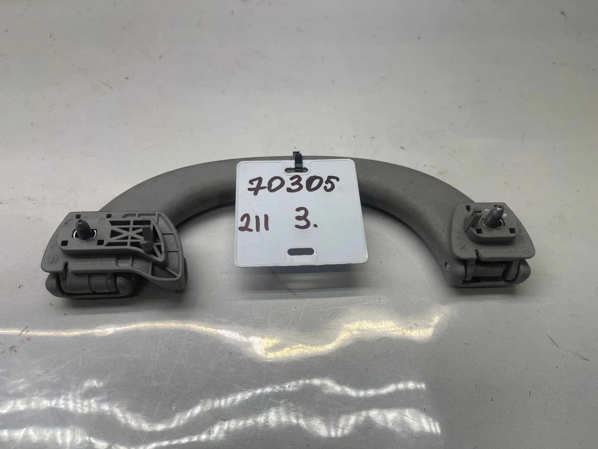 Поручень потолочный задний Mercedes-Benz W211  A2118100051 - миниатюра 2