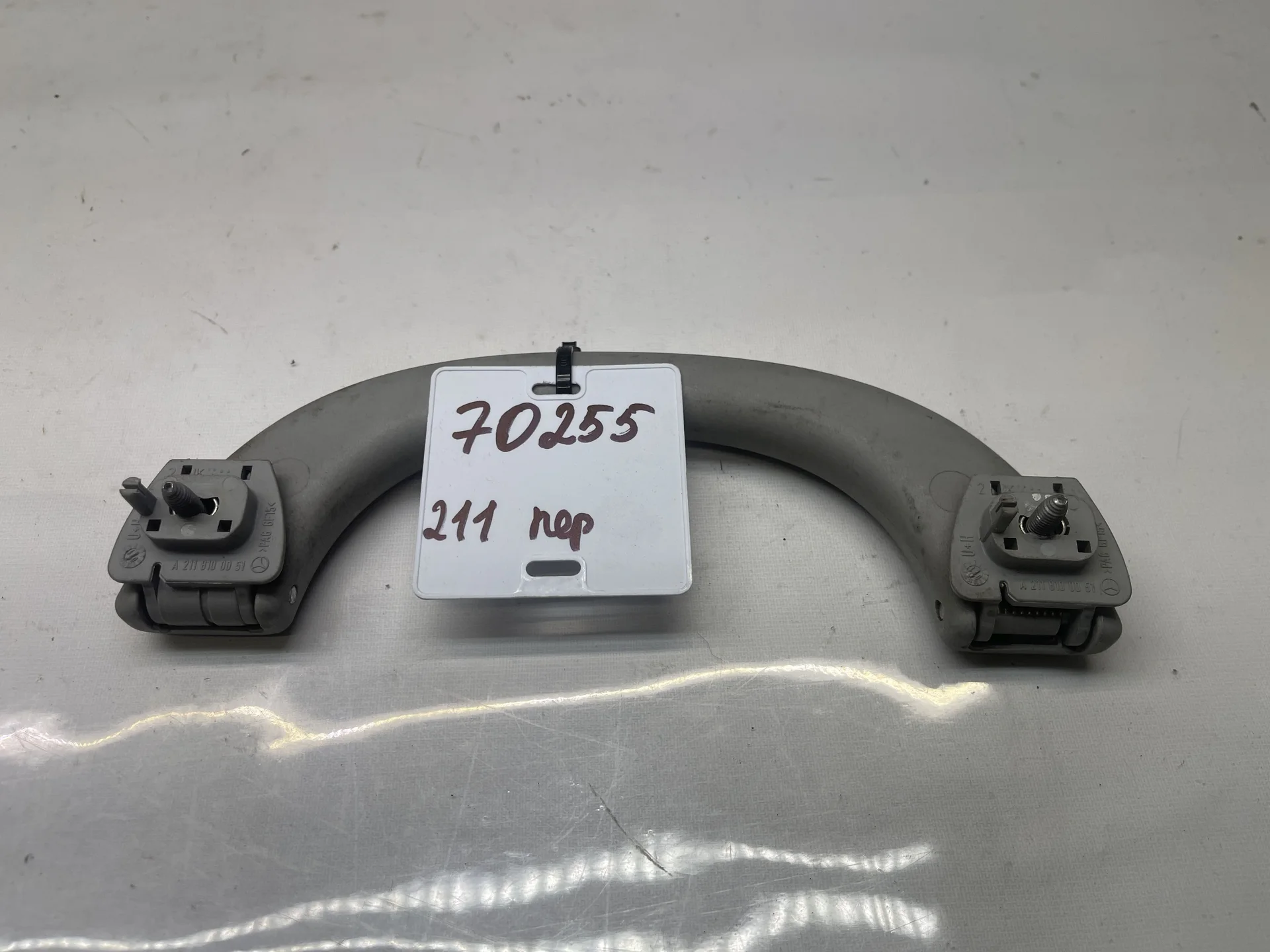 Поручень потолочный передний Mercedes-Benz W211 A2118100051 - миниатюра 2