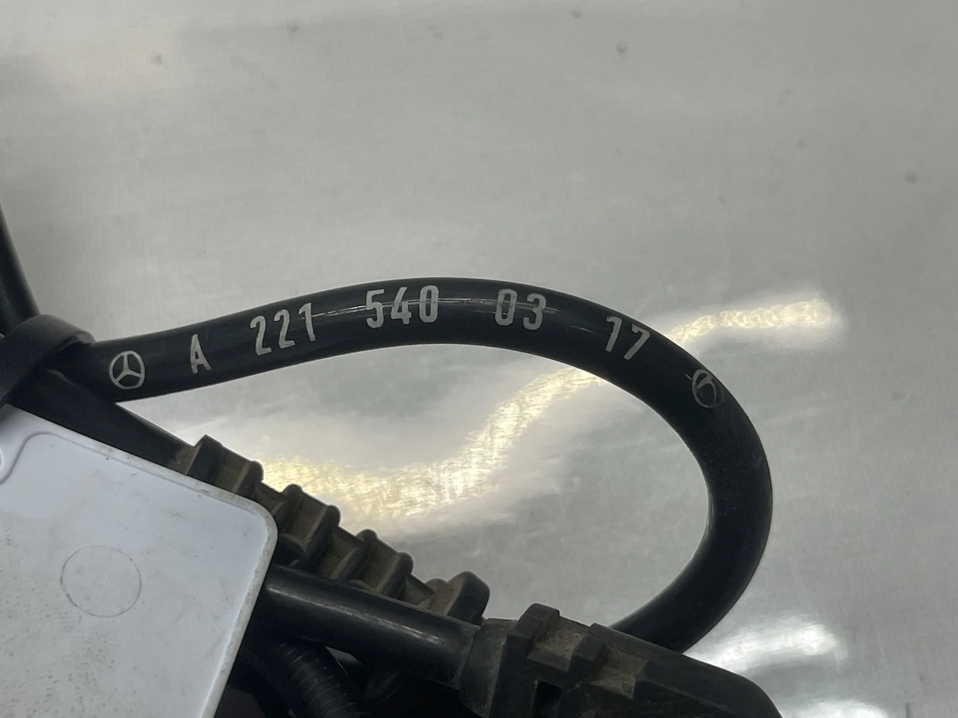 Датчик ABS передний Mercedes-Benz W221 A2215400317 - миниатюра 4