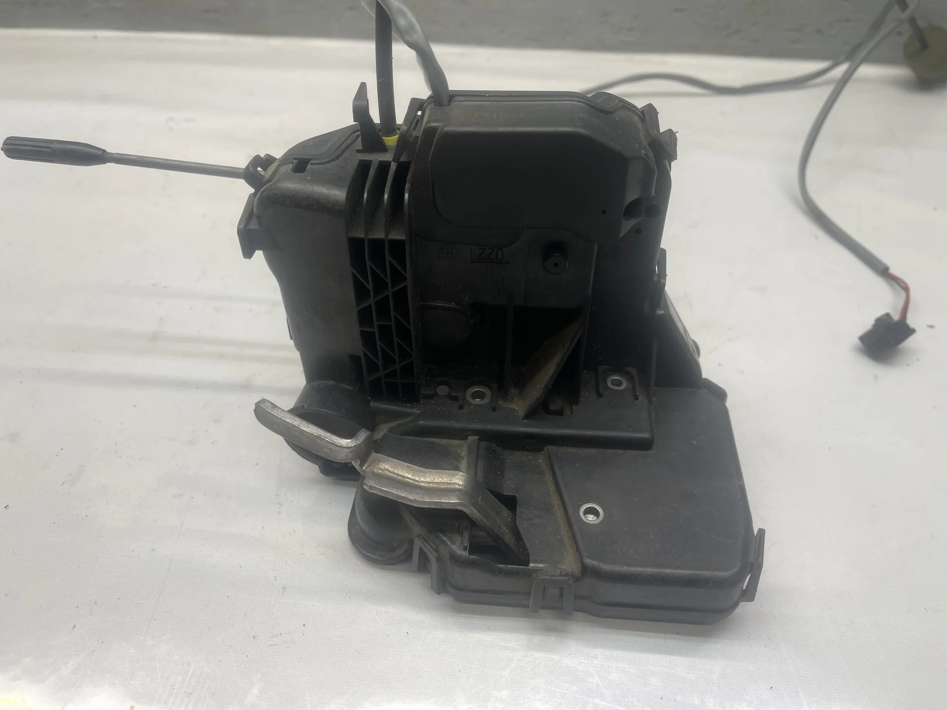 Замок двери передней правой Mercedes-Benz W203  A2037200835 - миниатюра 3