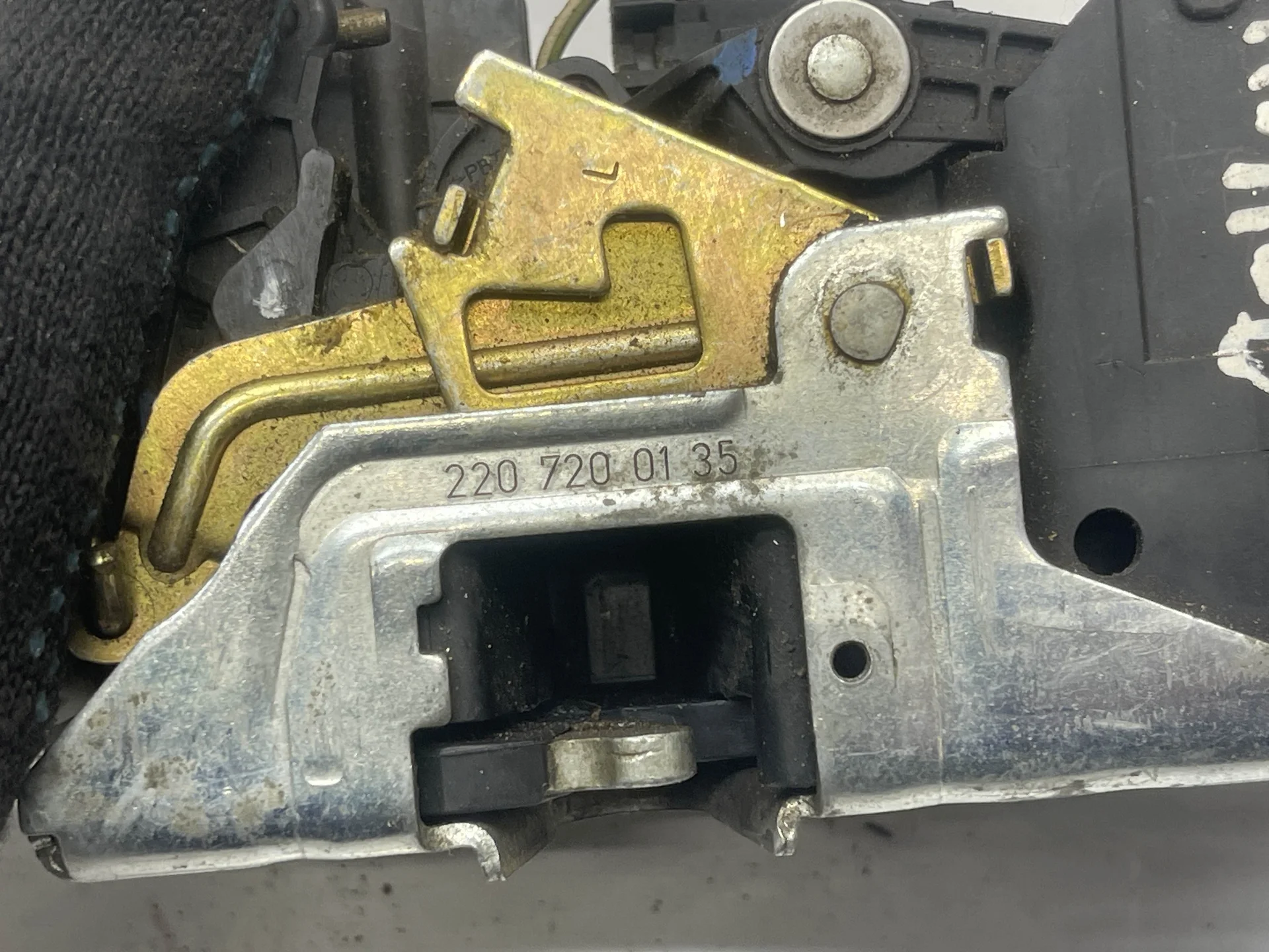 Замок двери передней левой Mercedes-Benz W220  A2207200135 - миниатюра 2