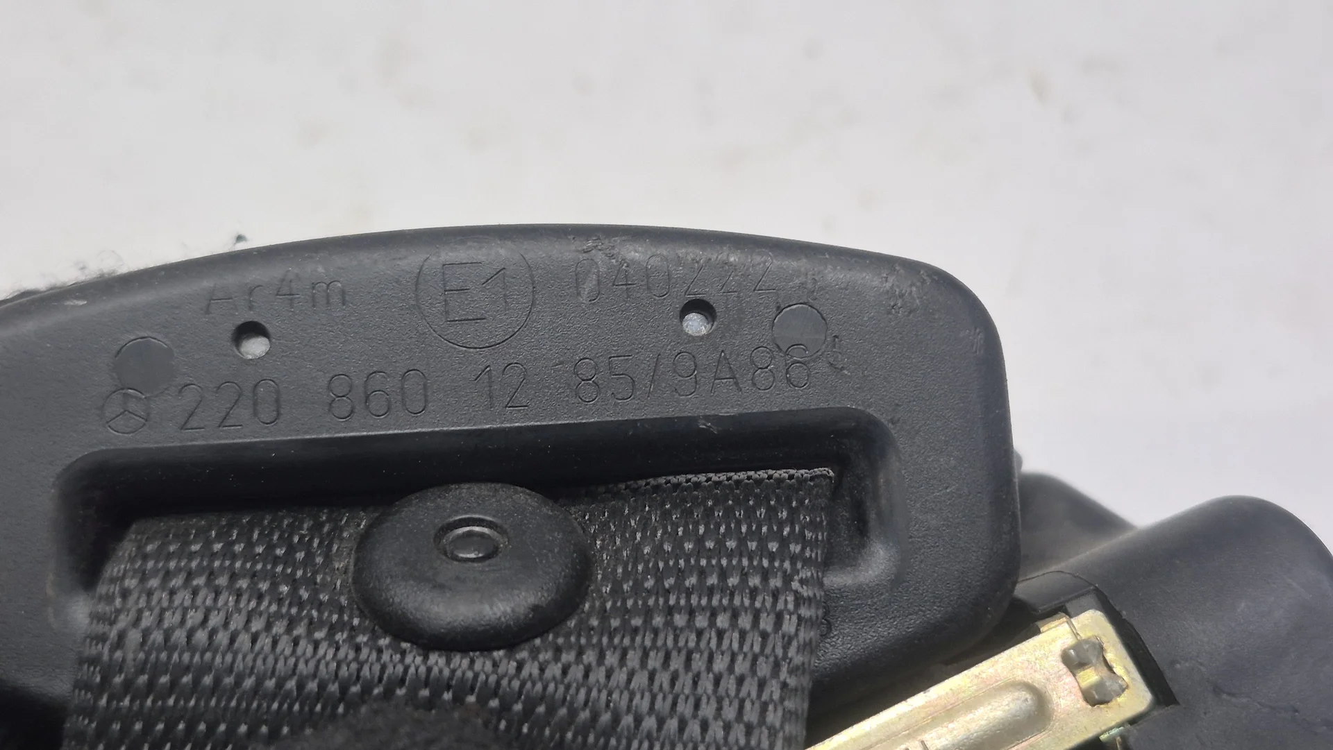 Ремень безопасности задний центральный Mercedes-Benz W220 A2208601285 - миниатюра 2