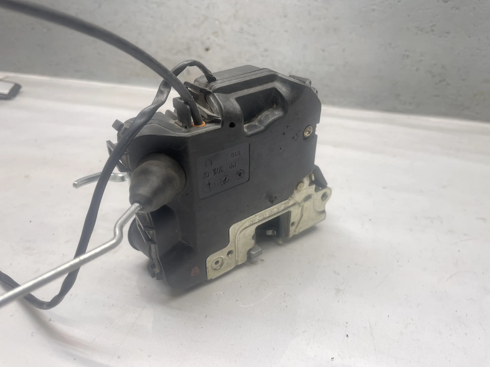 Замок двери передней левой Mercedes-Benz C219  A2197200535 - миниатюра 4