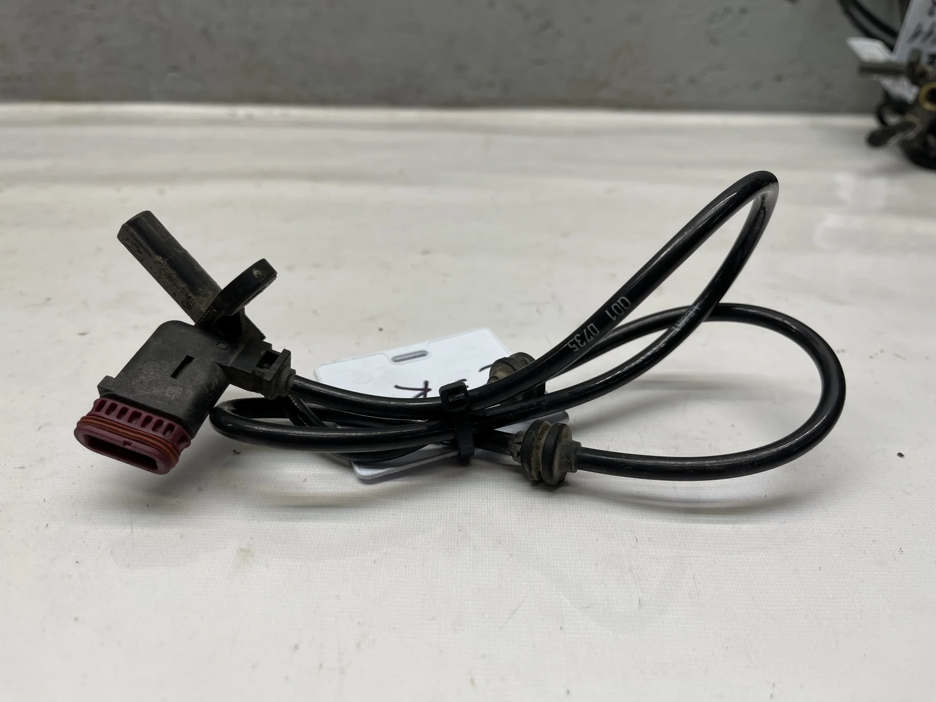 Датчик ABS задний Mercedes-Benz W221 A2215400117 - изображение 1