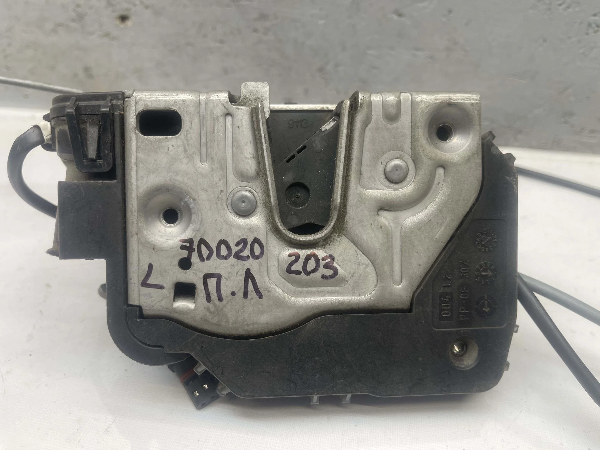 Замок двери передней левой Mercedes-Benz CL203 A2037200535 - изображение 1