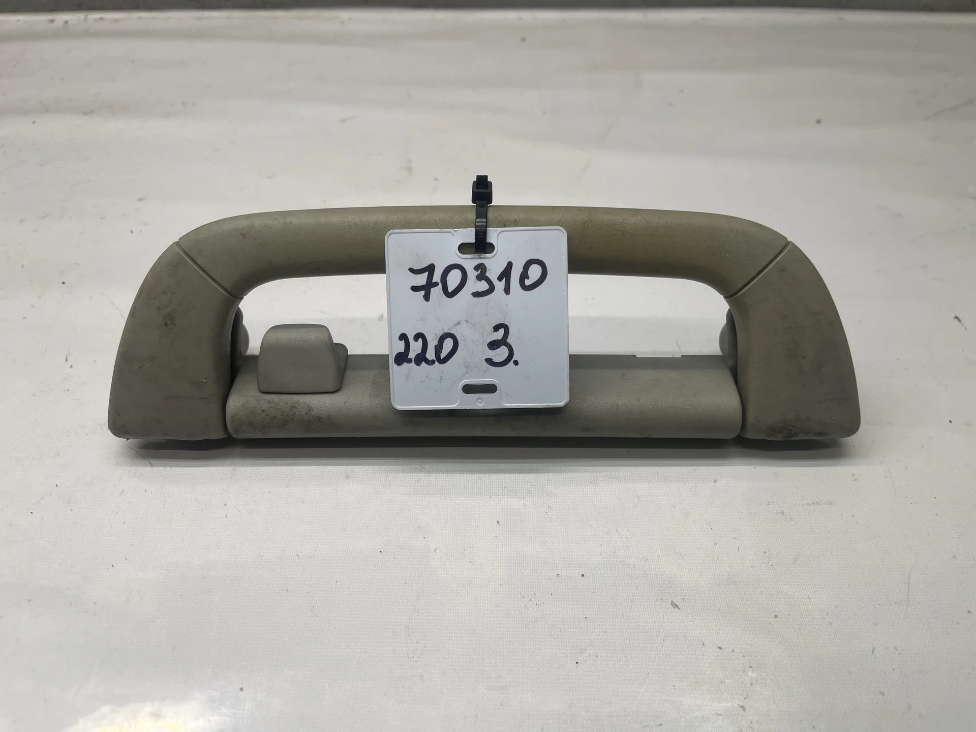 Поручень потолочный Mercedes-Benz W220 A2208100551 - изображение 1