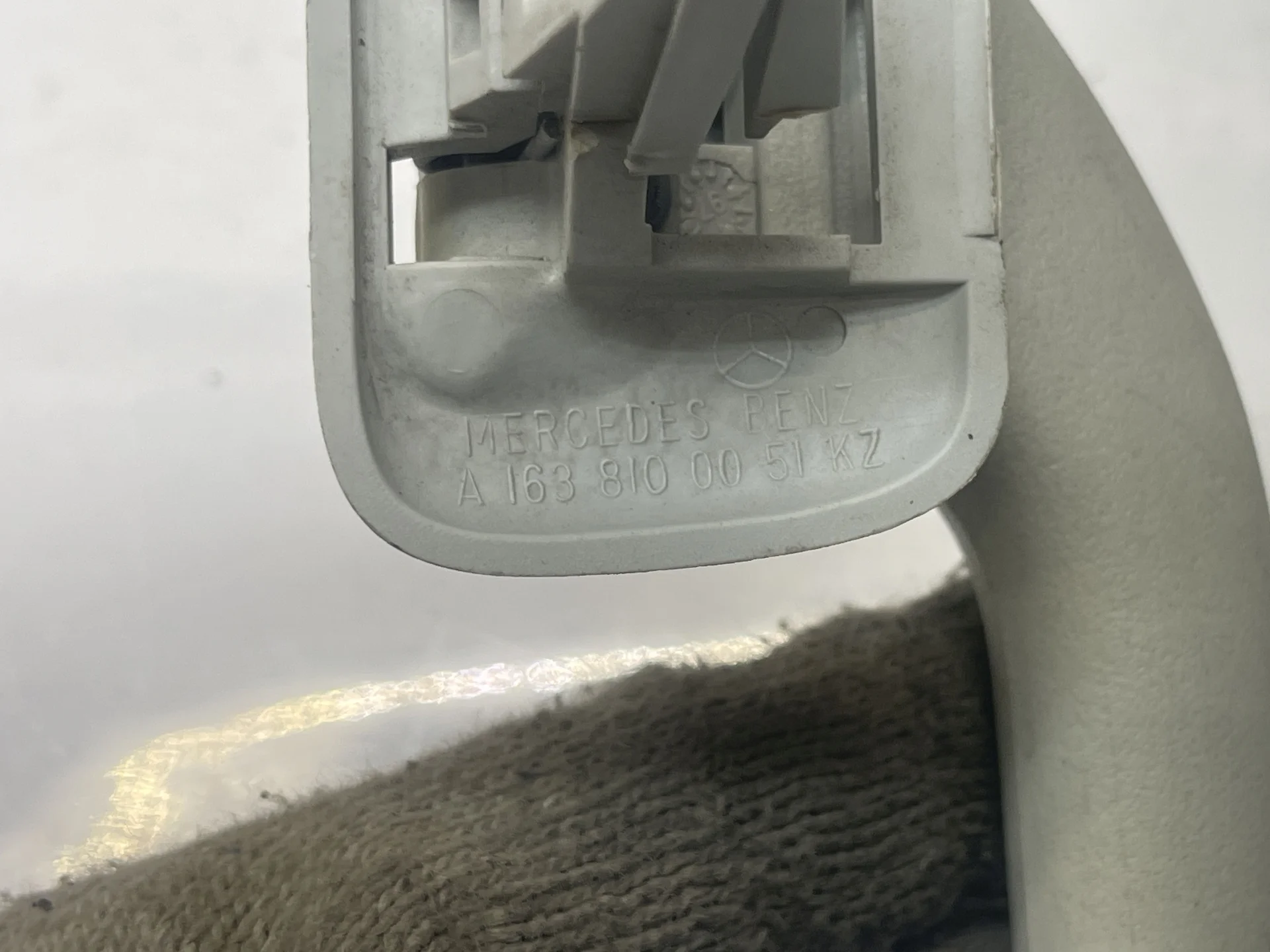 Поручень потолочный передний Mercedes-Benz W163 A1638100051 - миниатюра 3