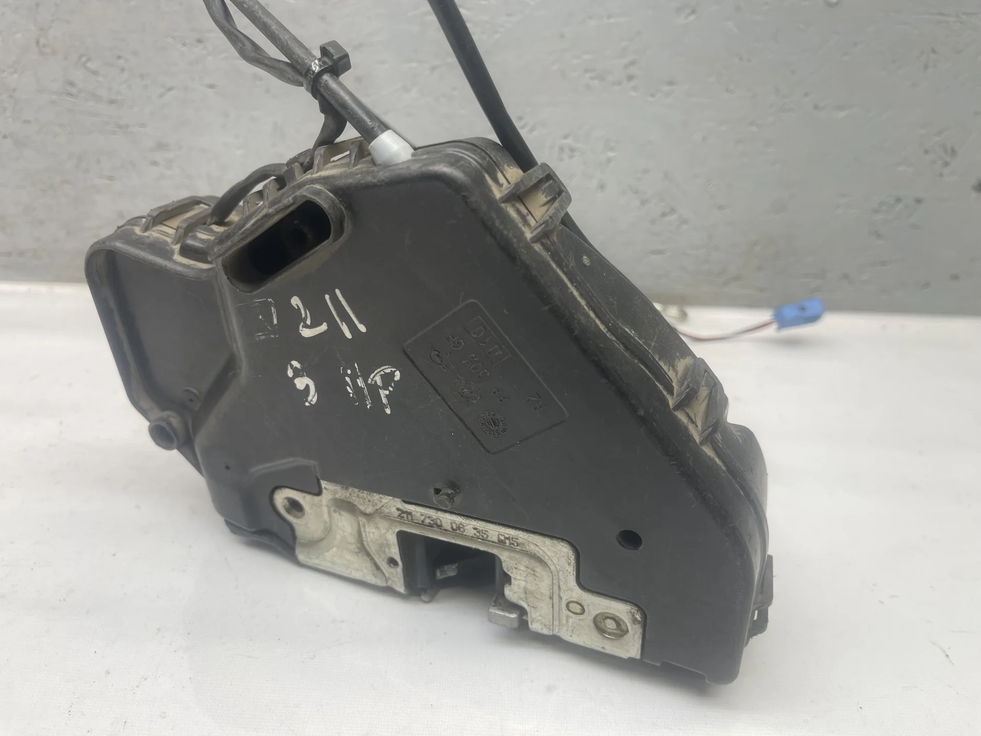 Замок двери задней правой Mercedes-Benz W211 A2117300635 - миниатюра 4