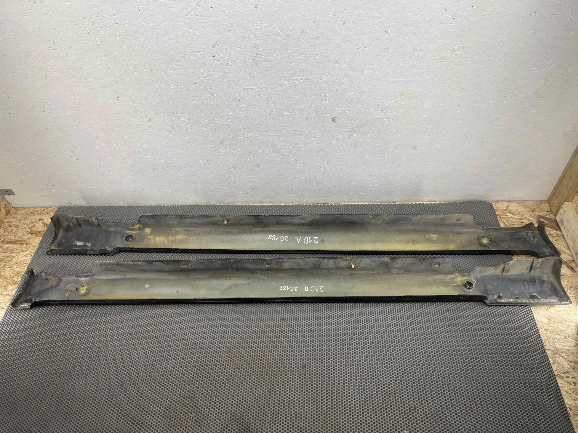 Накладки порогов комплект Mercedes-Benz W210 119 HWA2106980154 - миниатюра 2