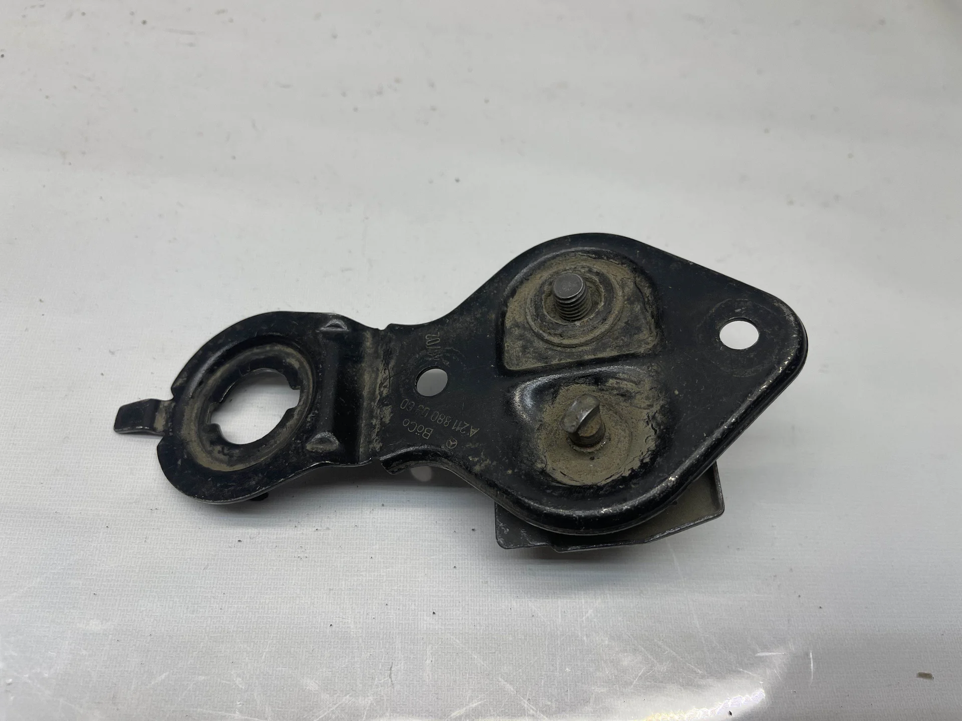 Петля замка капота Mercedes-Benz W211  A2118800360 - миниатюра 2