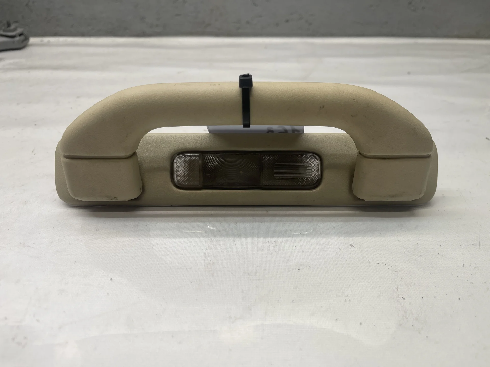 Поручень потолочный задний правый Mercedes-Benz W163 A1638100651 - изображение 1