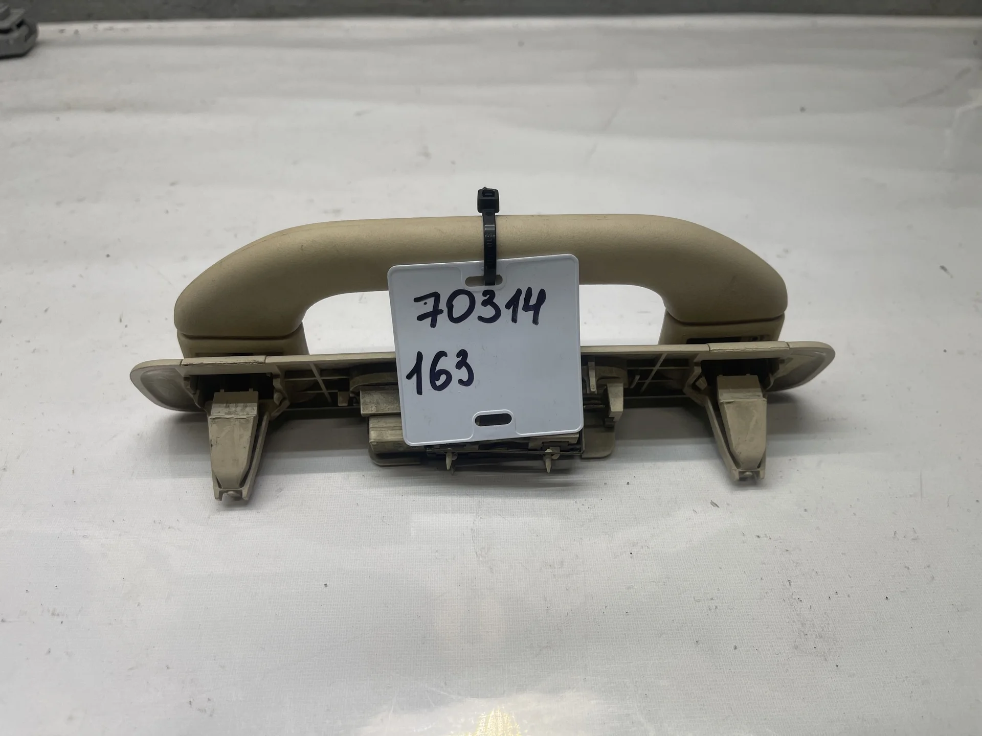Поручень потолочный задний правый Mercedes-Benz W163 A1638100651 - миниатюра 2