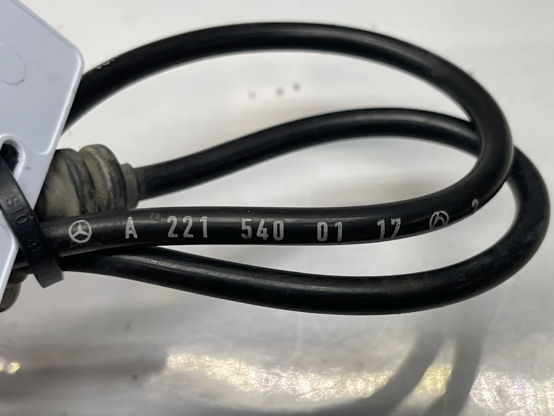 Датчик ABS задний Mercedes-Benz W221 A2215400117 - миниатюра 4
