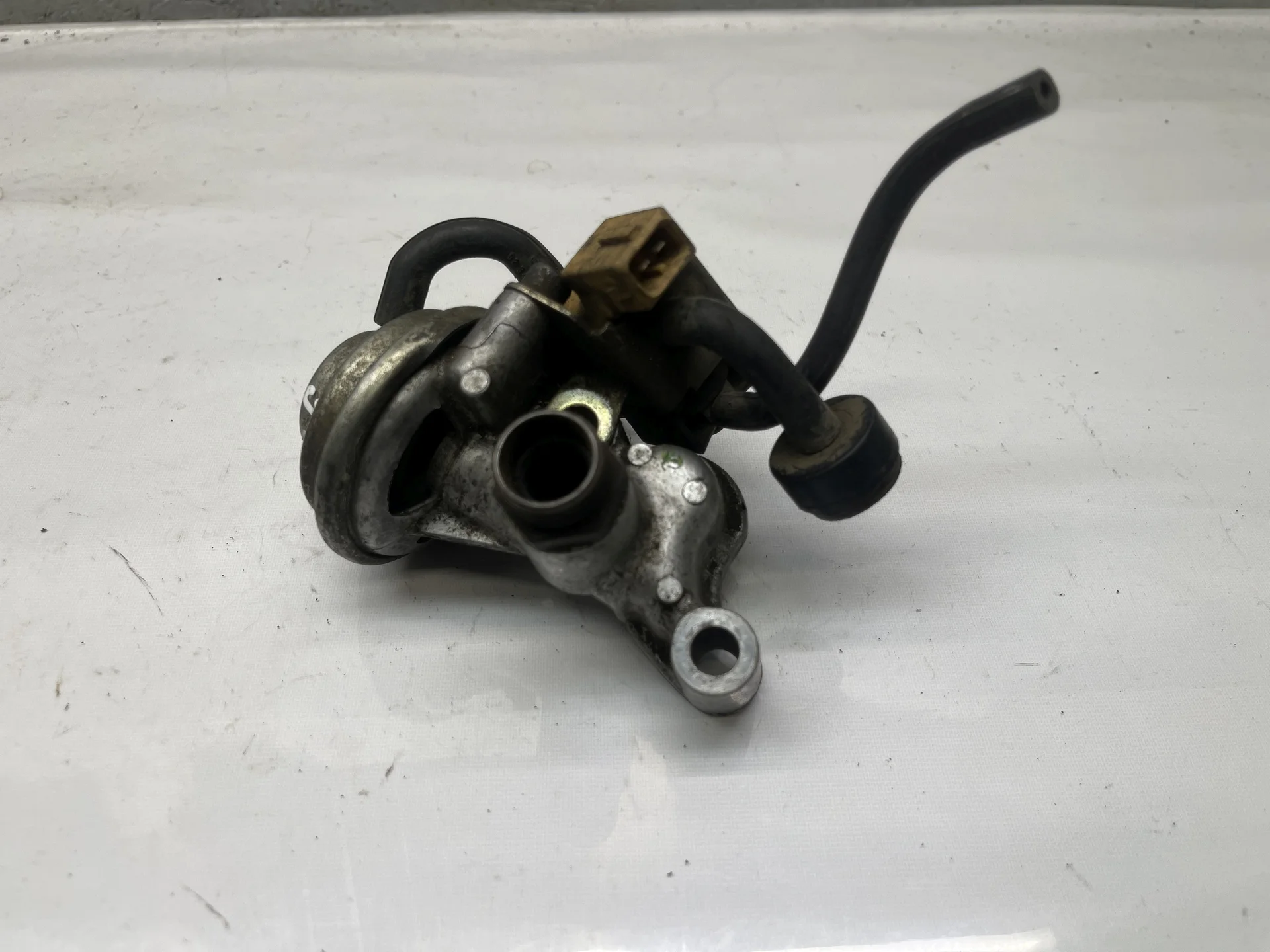 Клапан ЕГР Mercedes-Benz W211 112 A1121400060 - изображение 1