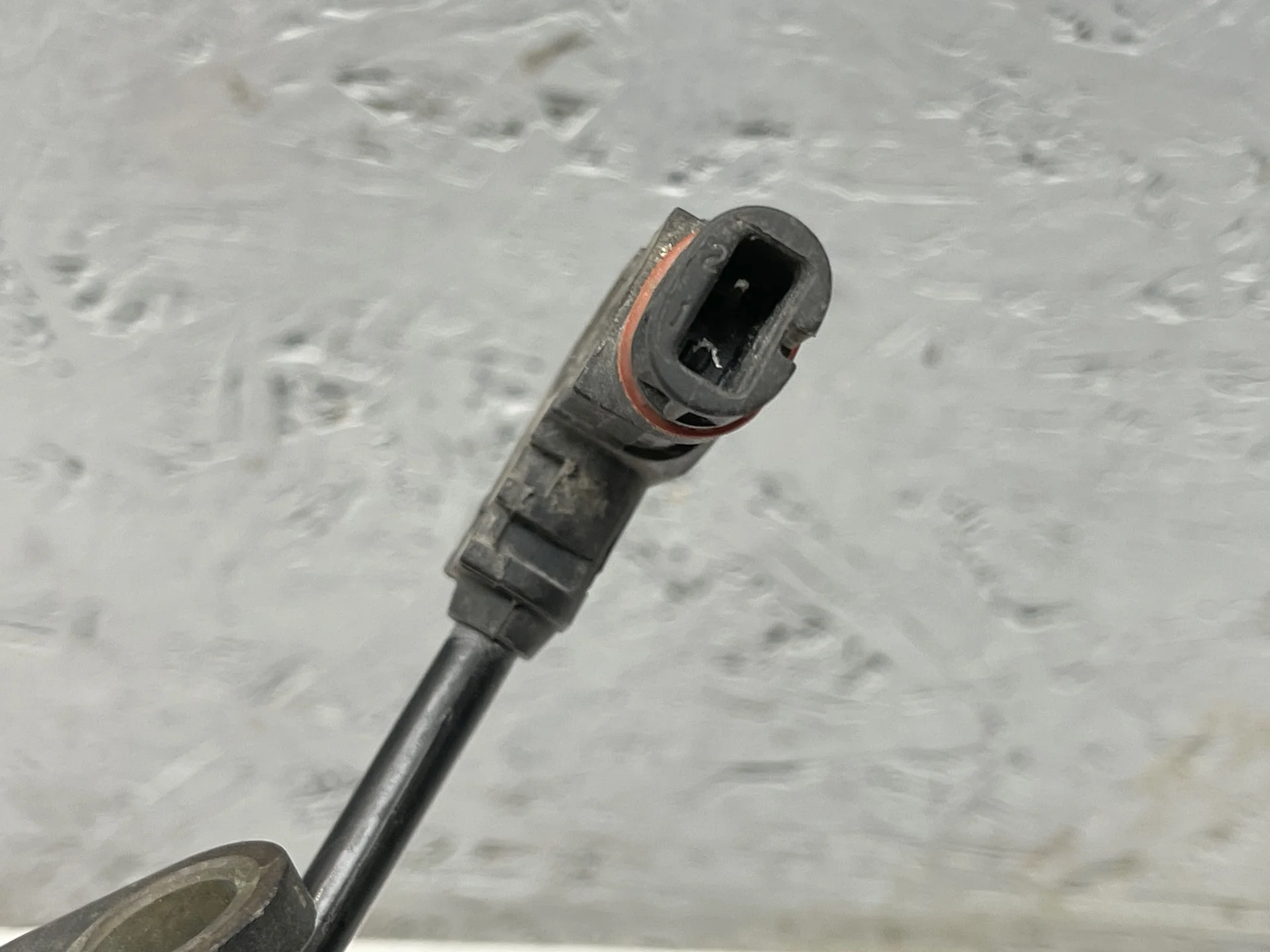 Датчик ABS передний Mercedes-Benz W221 A2215400317 - миниатюра 2