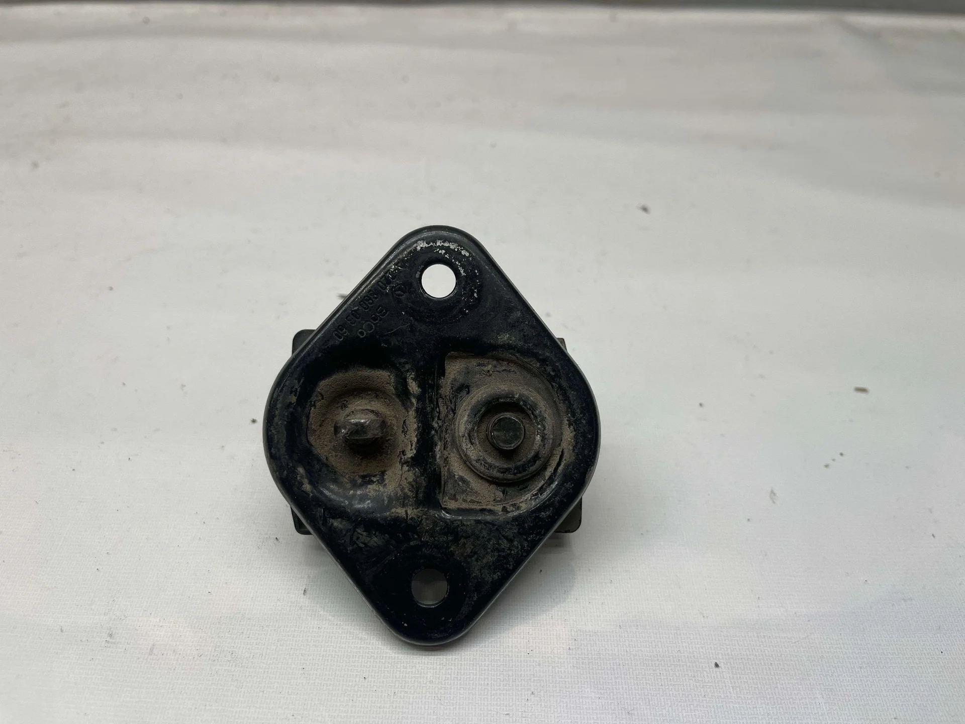 Петля замка капота Mercedes-Benz W220 A2208800360 - миниатюра 2