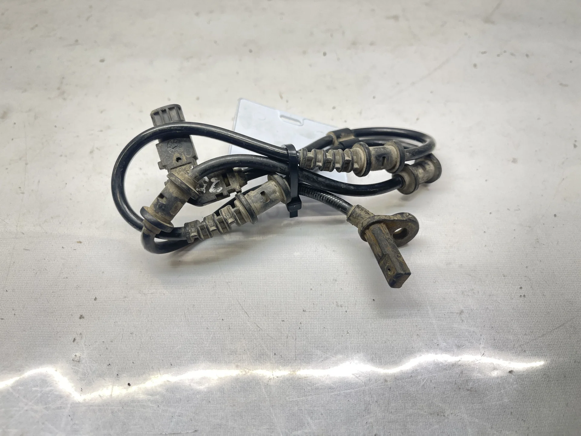 Датчик ABS передний правый Mercedes-Benz W251 A2515400817 - изображение 1