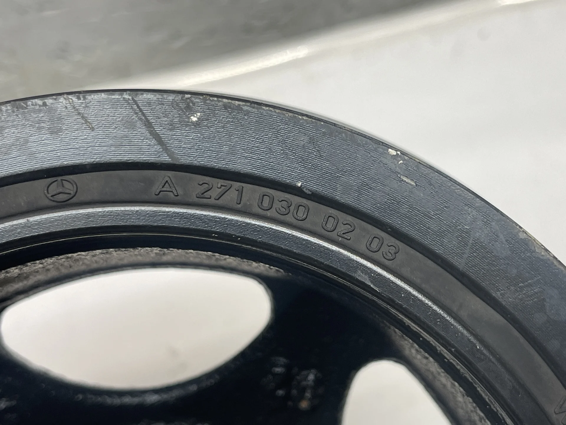 Шкив коленвала Mercedes-Benz W203 271 A2710300203 - миниатюра 3