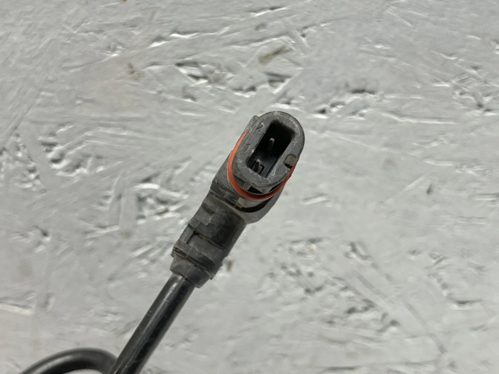 Датчик ABS передний Mercedes-Benz W221 A2215400317 - миниатюра 2