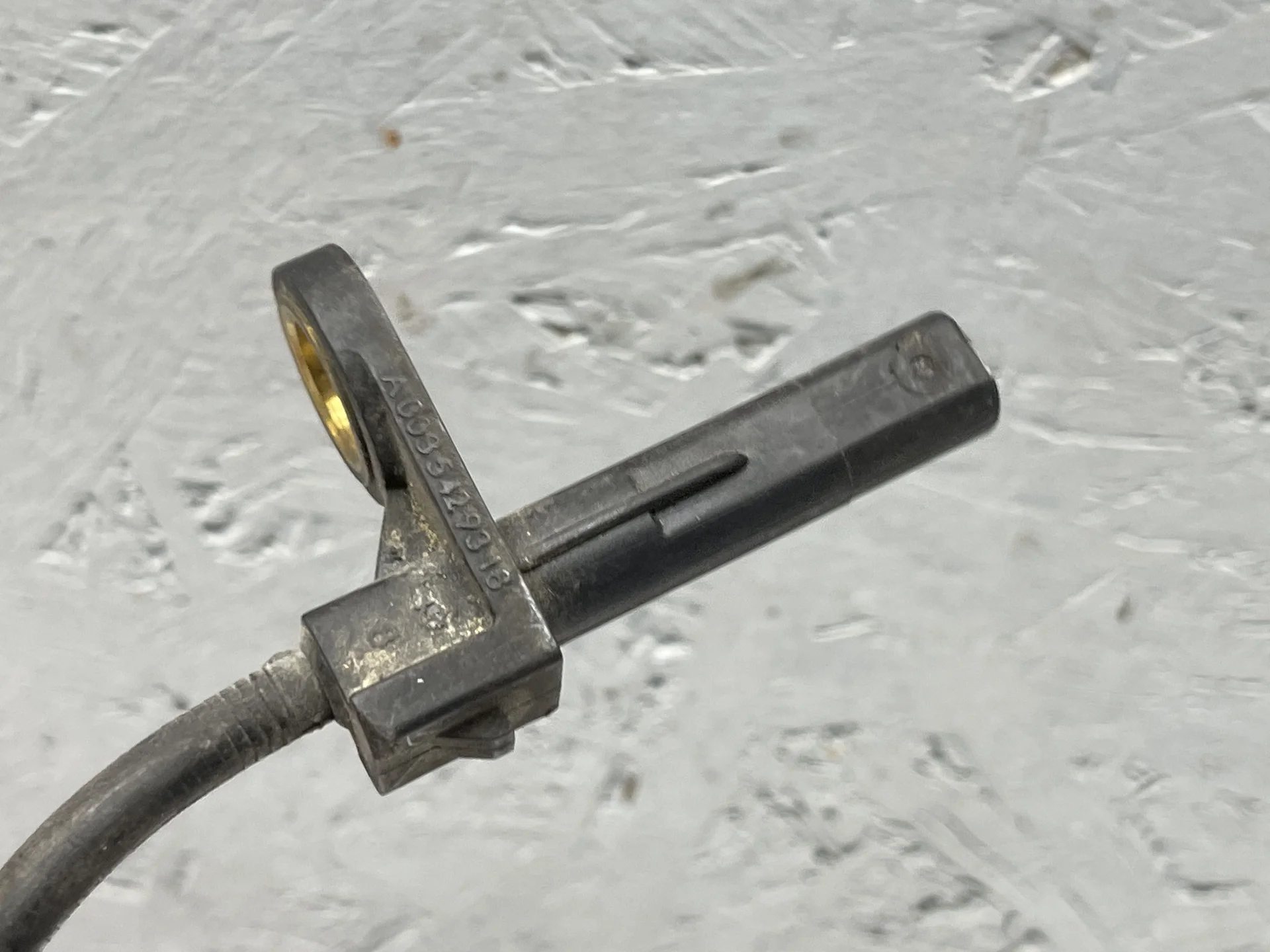 Датчик ABS передний Mercedes-Benz W221 A2215400317 - миниатюра 3