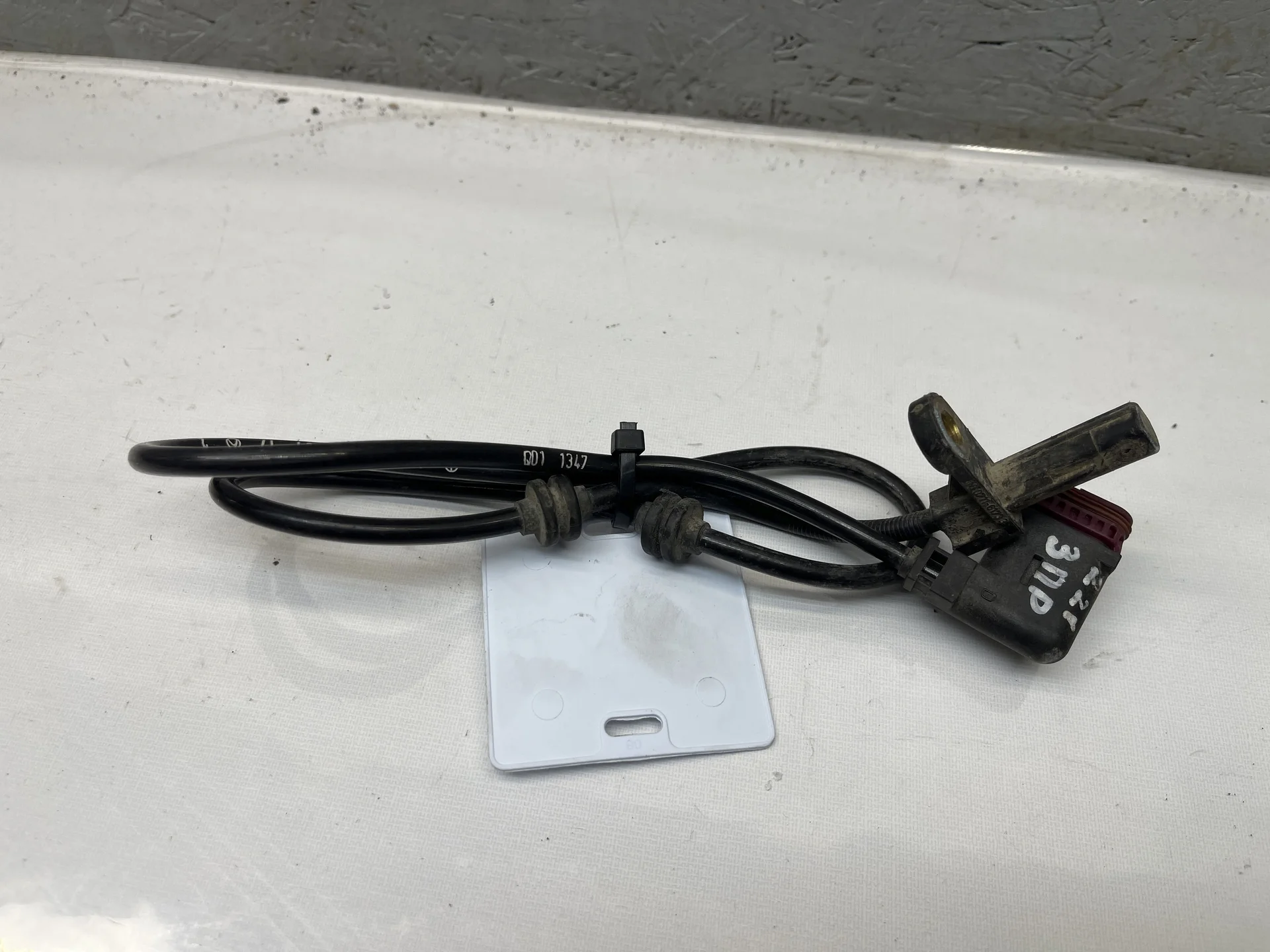 Датчик ABS задний Mercedes-Benz W221 A2215400117 - изображение 1