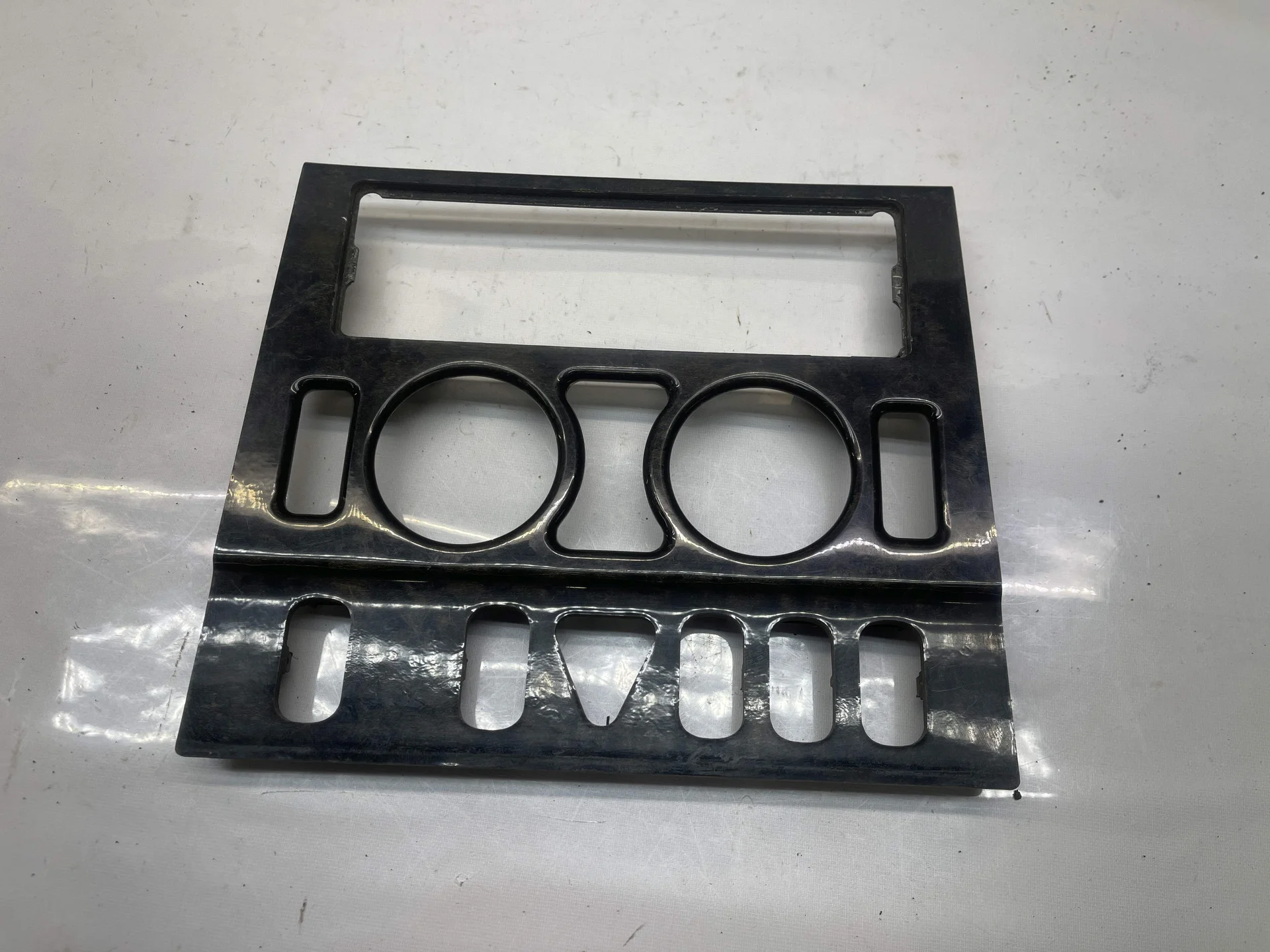 Накладка консоли Mercedes-Benz W210 A2106830308 - изображение 1