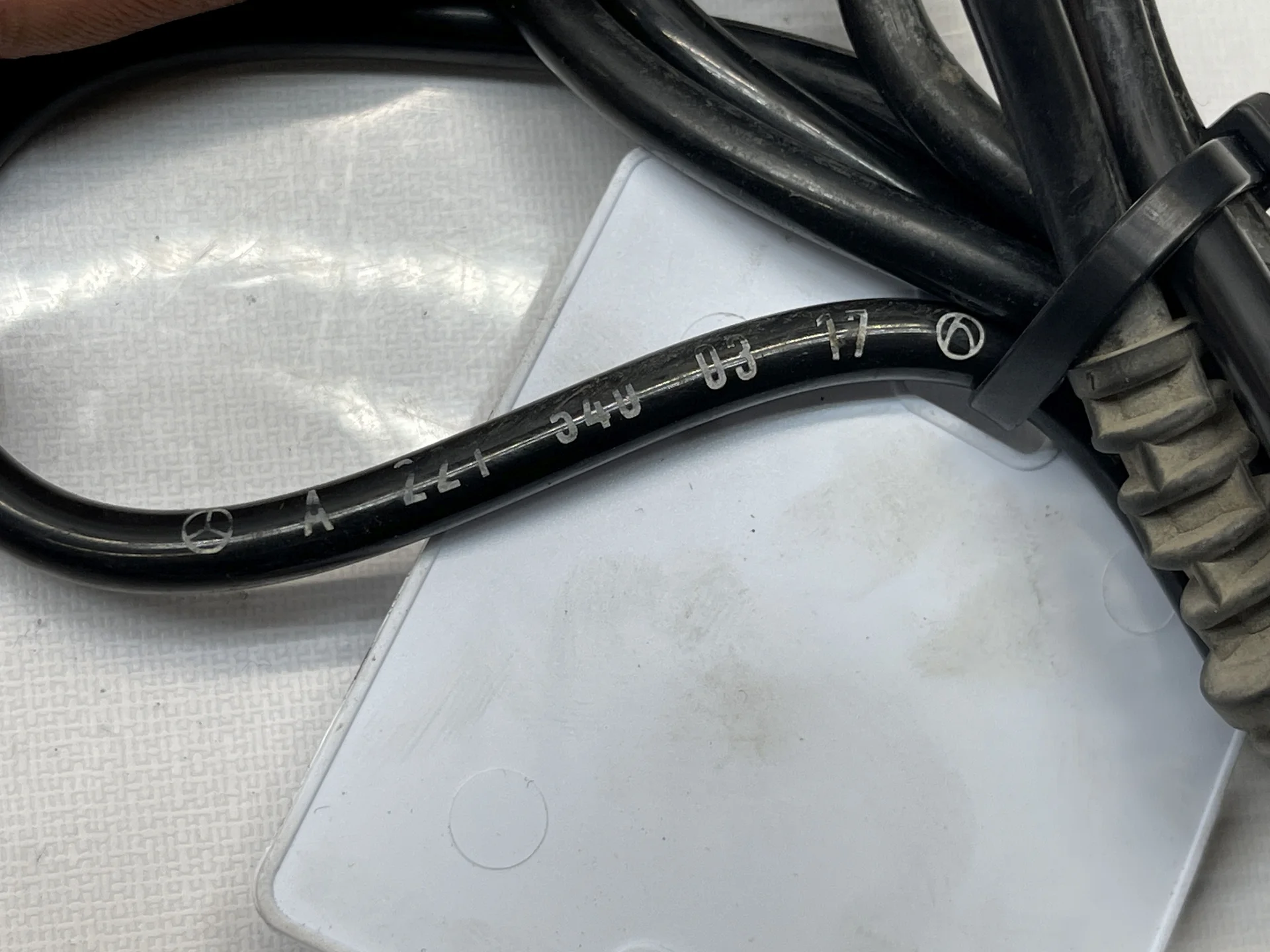 Датчик ABS передний Mercedes-Benz W221  A2215400317 - миниатюра 4