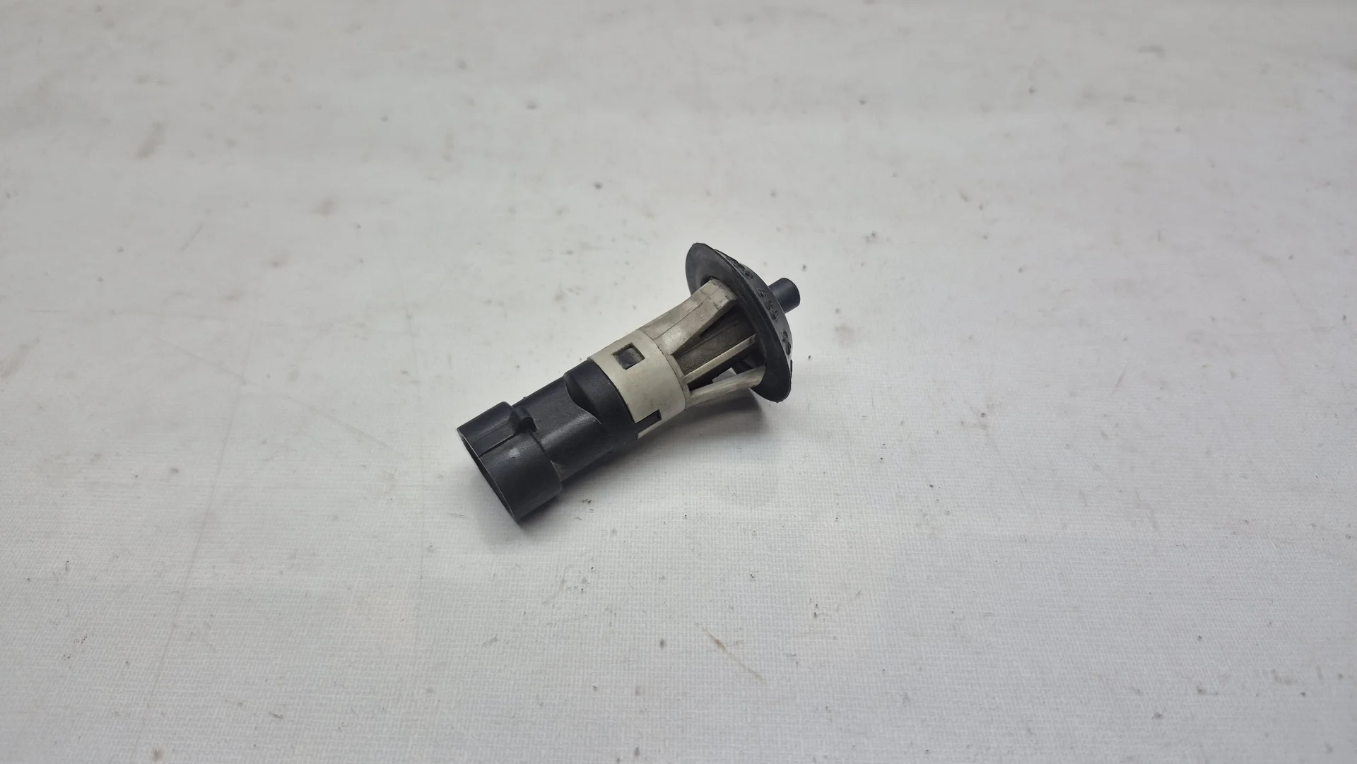 Концевик двери Mercedes-Benz W463 A0058207610 - изображение 1