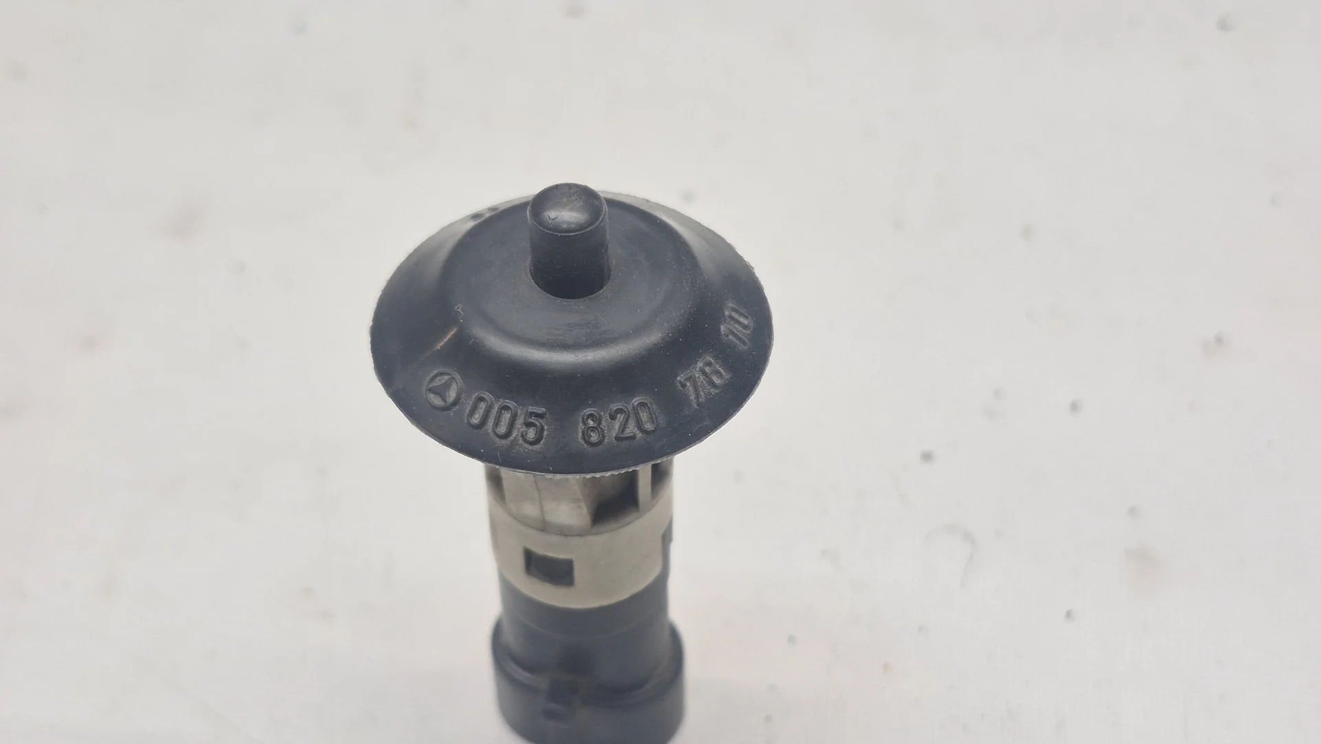Концевик двери Mercedes-Benz W463 A0058207610 - миниатюра 2