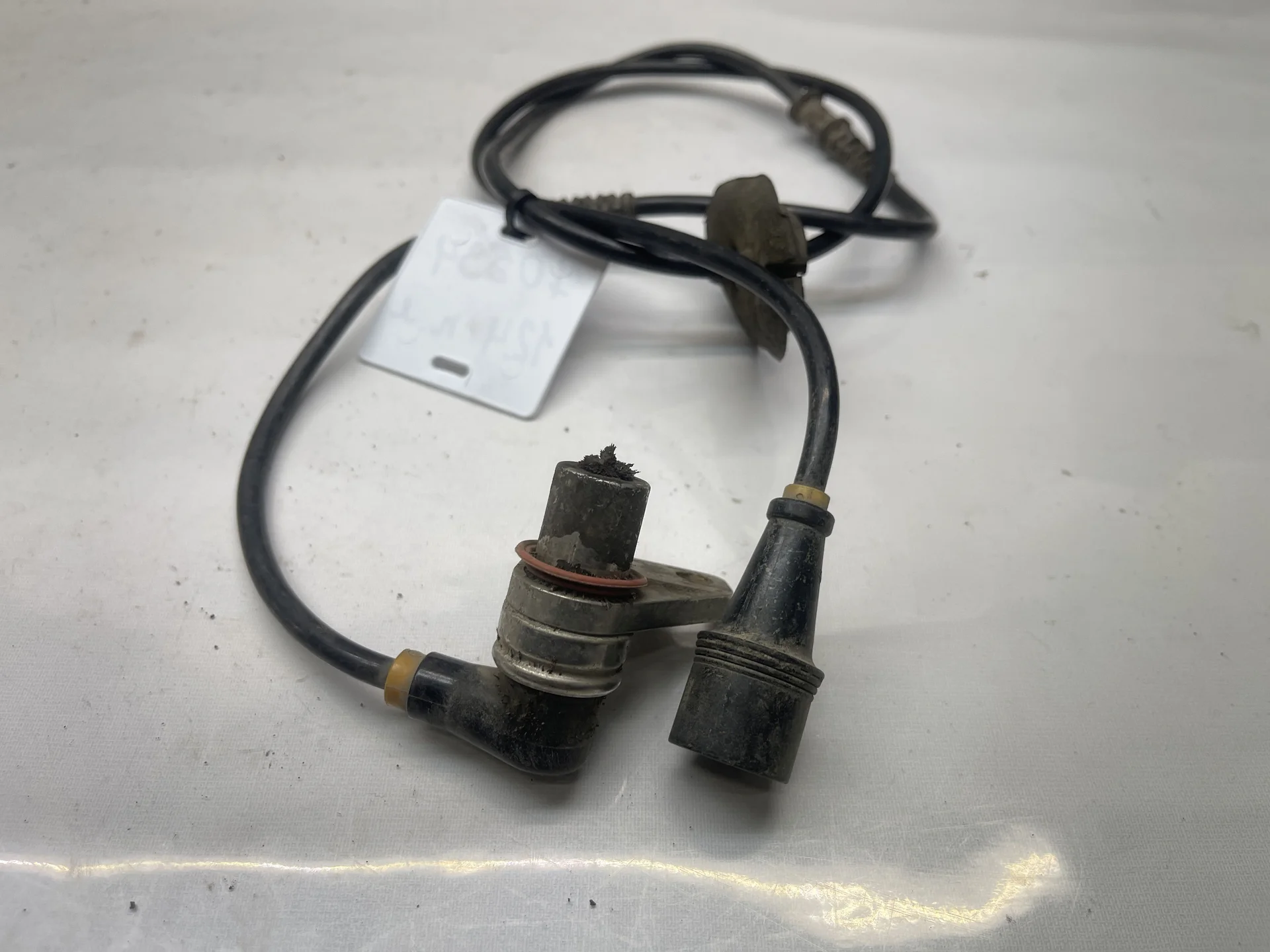 Датчик ABS передний левый Mercedes-Benz W124 A1245401617 - изображение 1