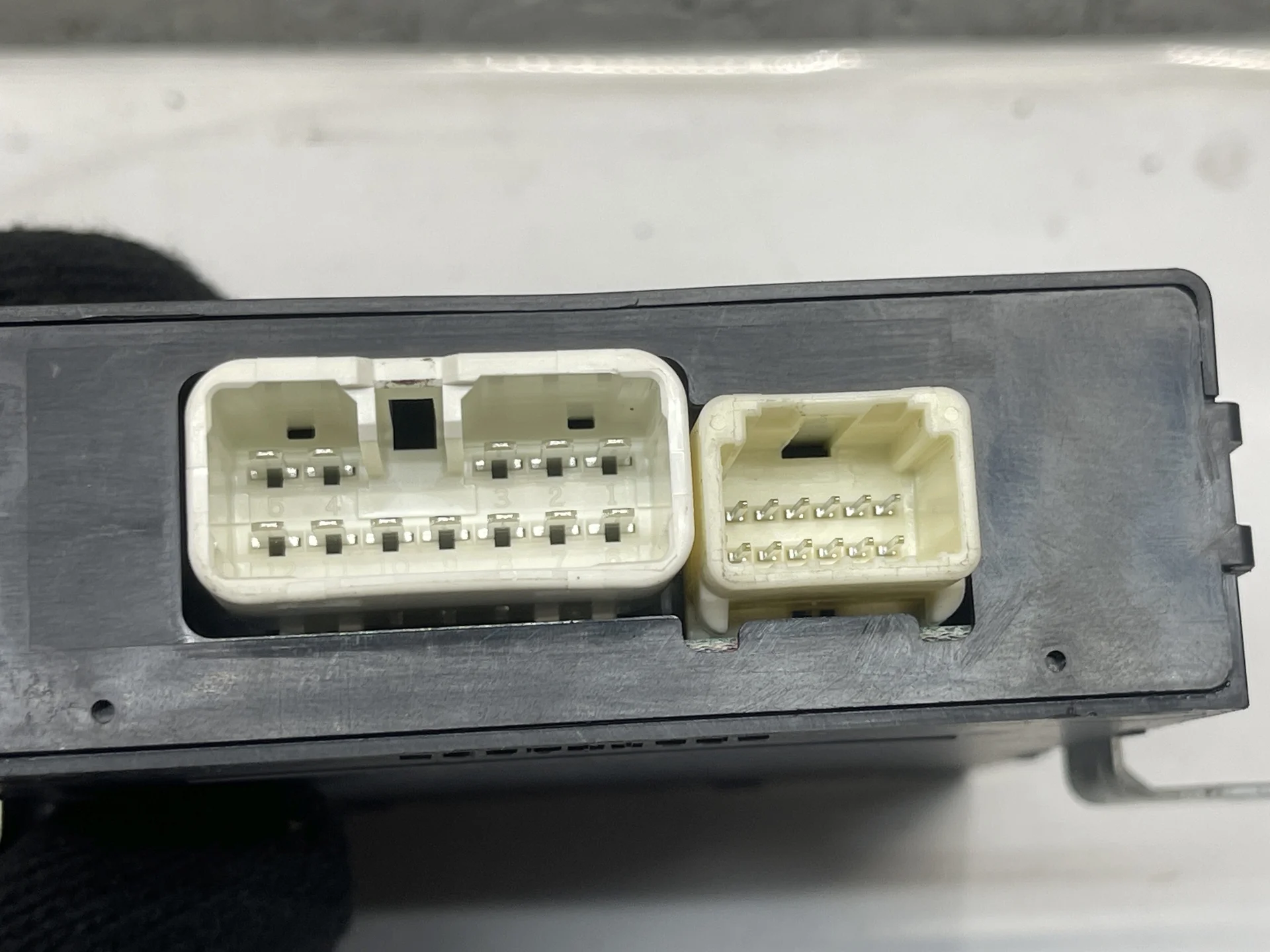 Блок управления задним сиденьем Lexus LS IV USF40  8971050190 - миниатюра 2