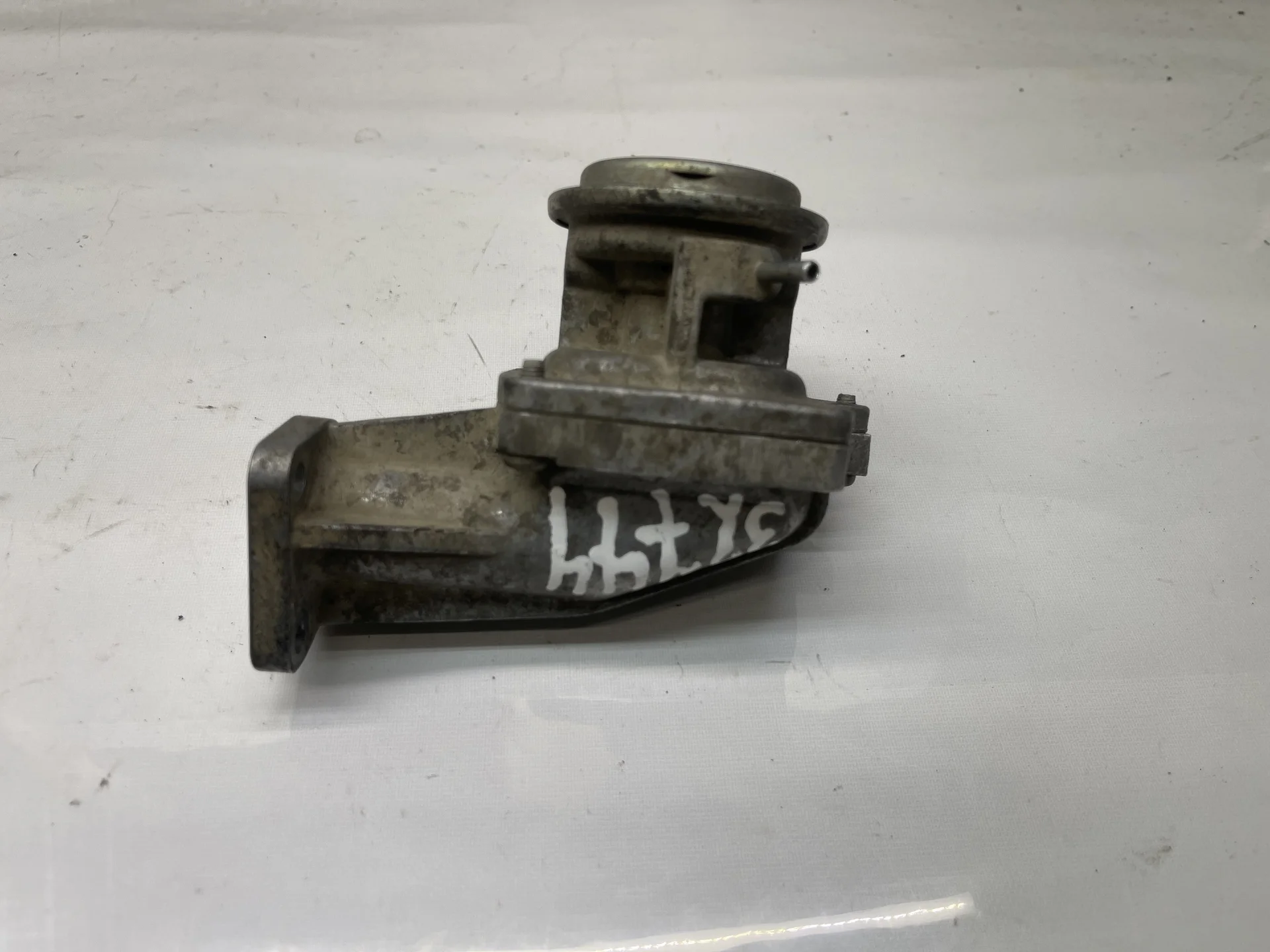 Клапан ЕГР Mercedes-Benz W211 272 A0021407560 - изображение 1