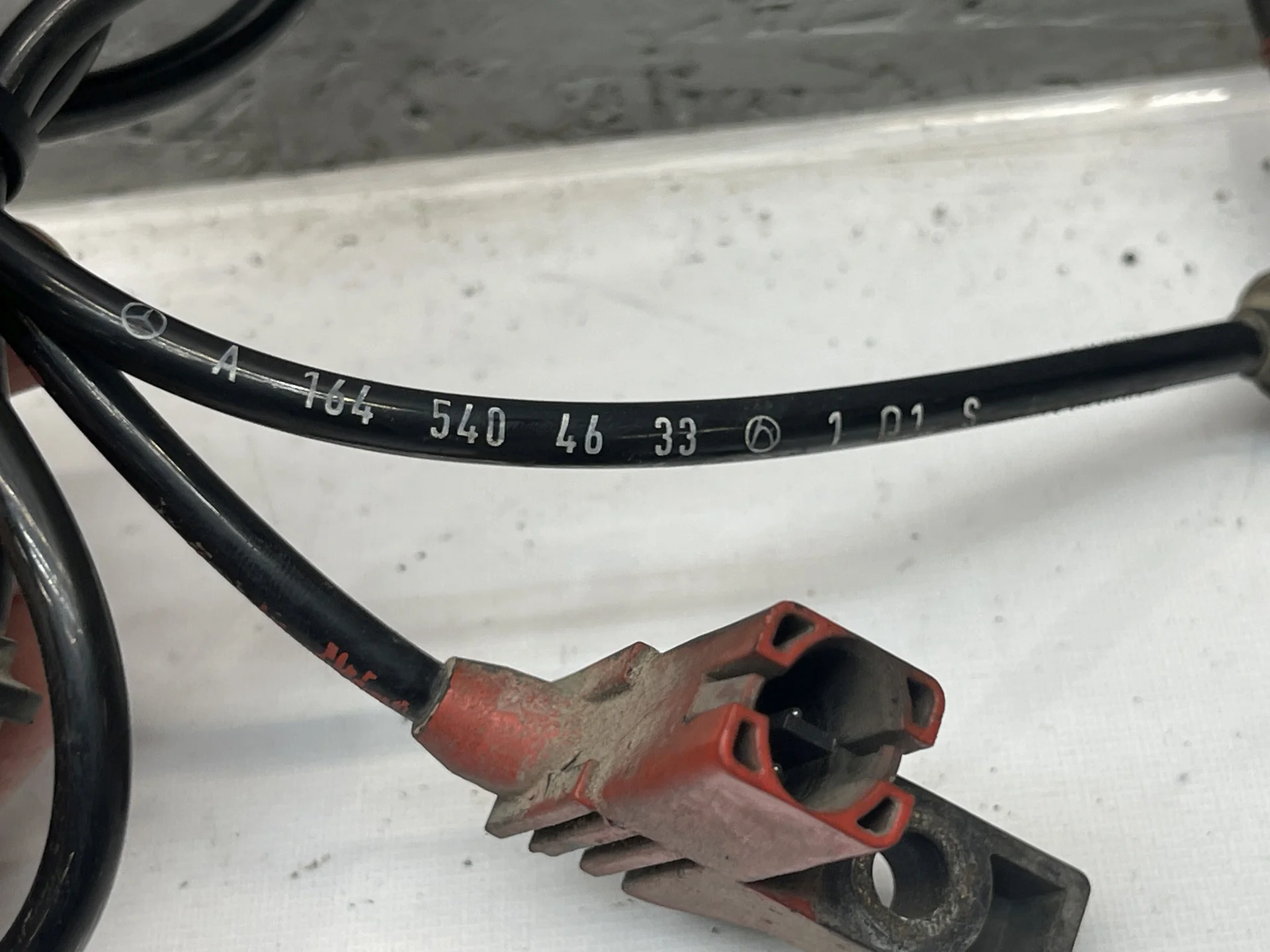 Проводка датчика износа передних колодок  Mercedes-Benz W164  A1645404633 - миниатюра 4
