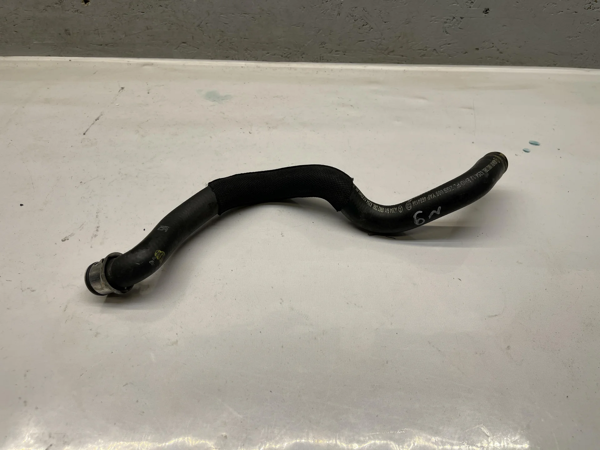 Патрубок системы охлаждения Mercedes-Benz W204 271 A2045010982 - изображение 1
