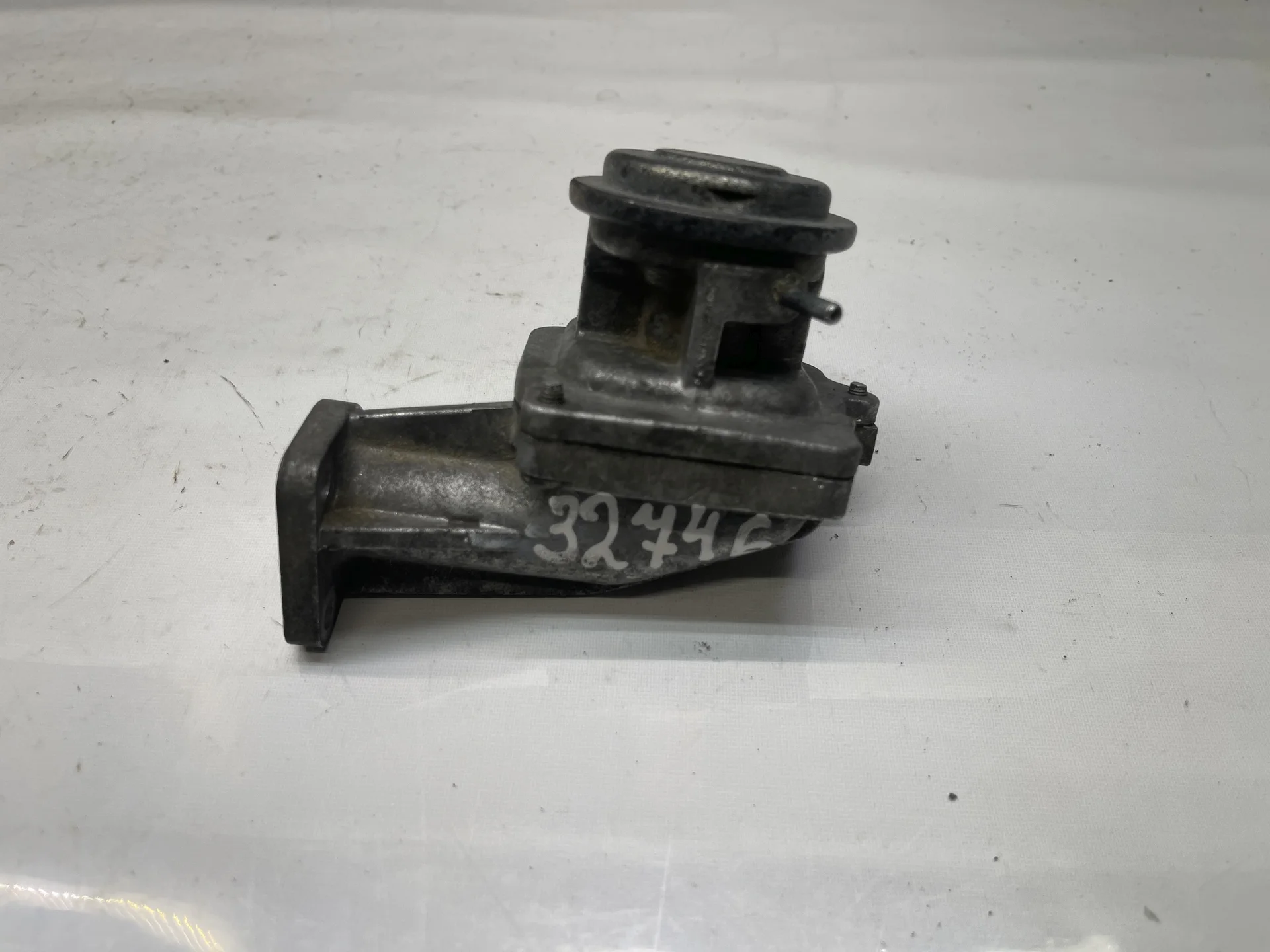Клапан ЕГР Mercedes-Benz W211 272 A0021407560 - изображение 1