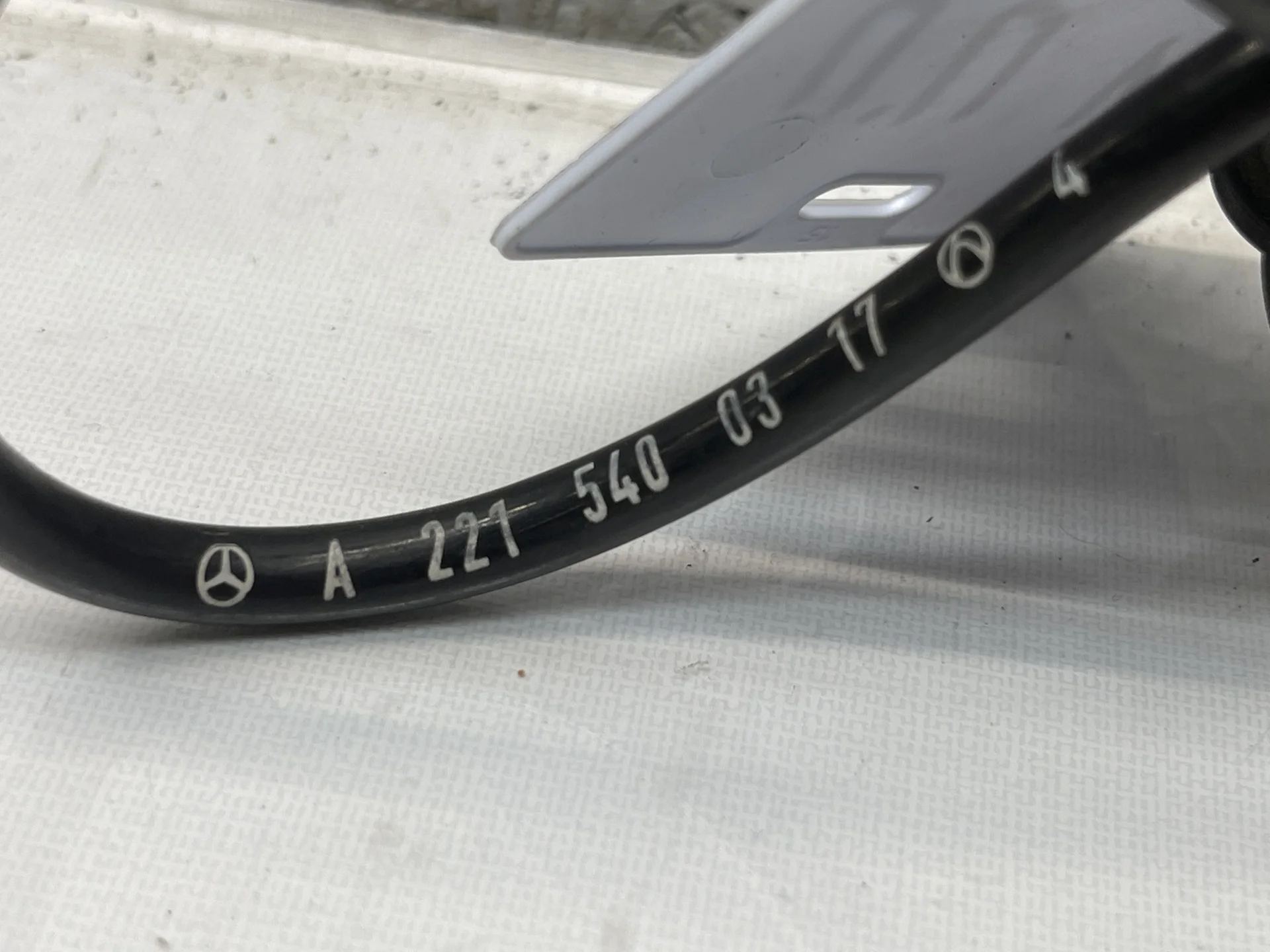 Датчик ABS передний Mercedes-Benz W221  A2215400317 - миниатюра 4