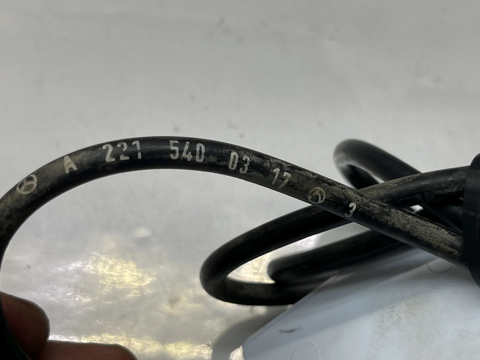 Датчик ABS передний Mercedes-Benz W221 A2215400317 - миниатюра 4