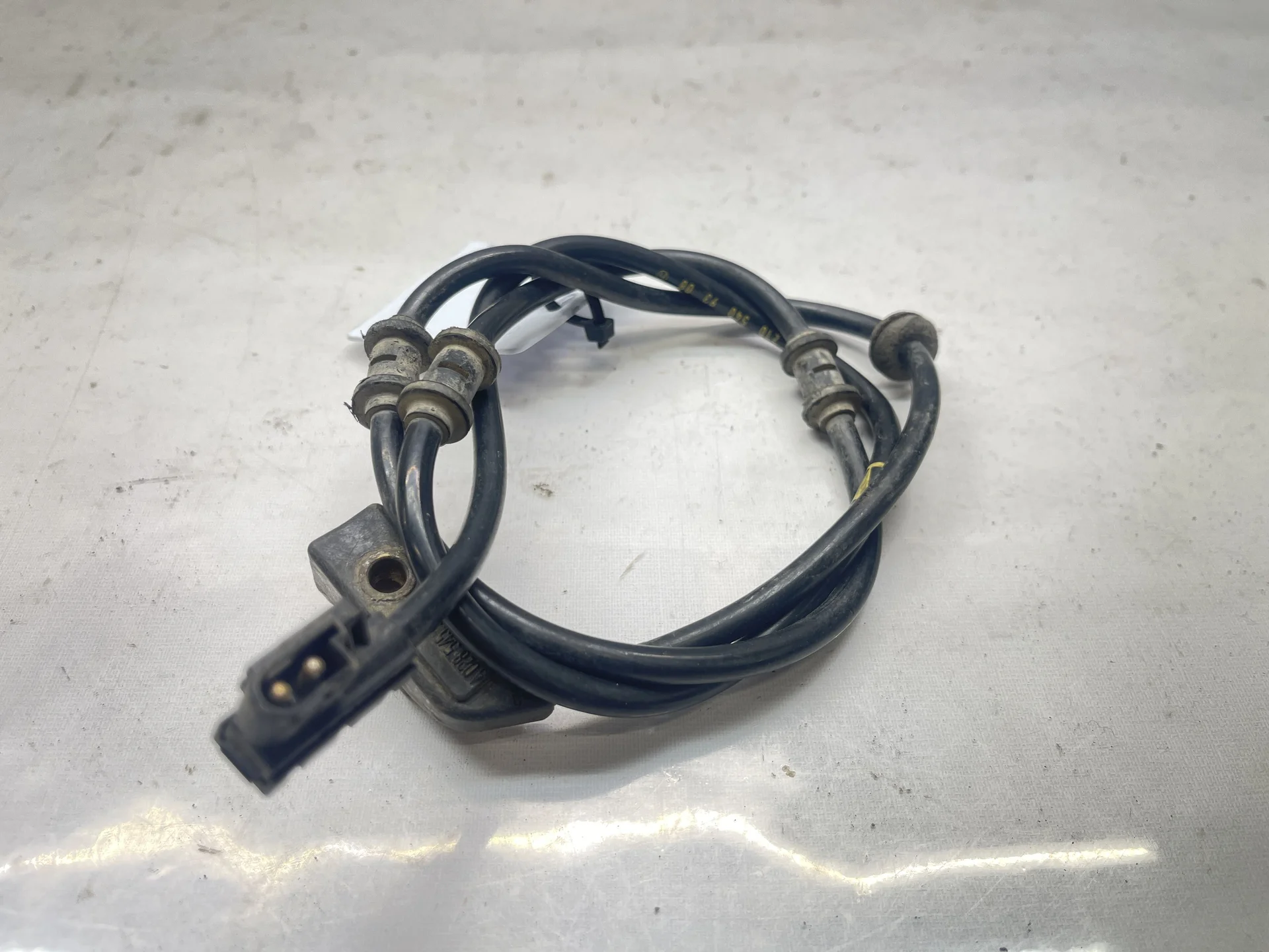 Проводка датчика износа задних колодок Mercedes-Benz W210 A2105409308 - изображение 1