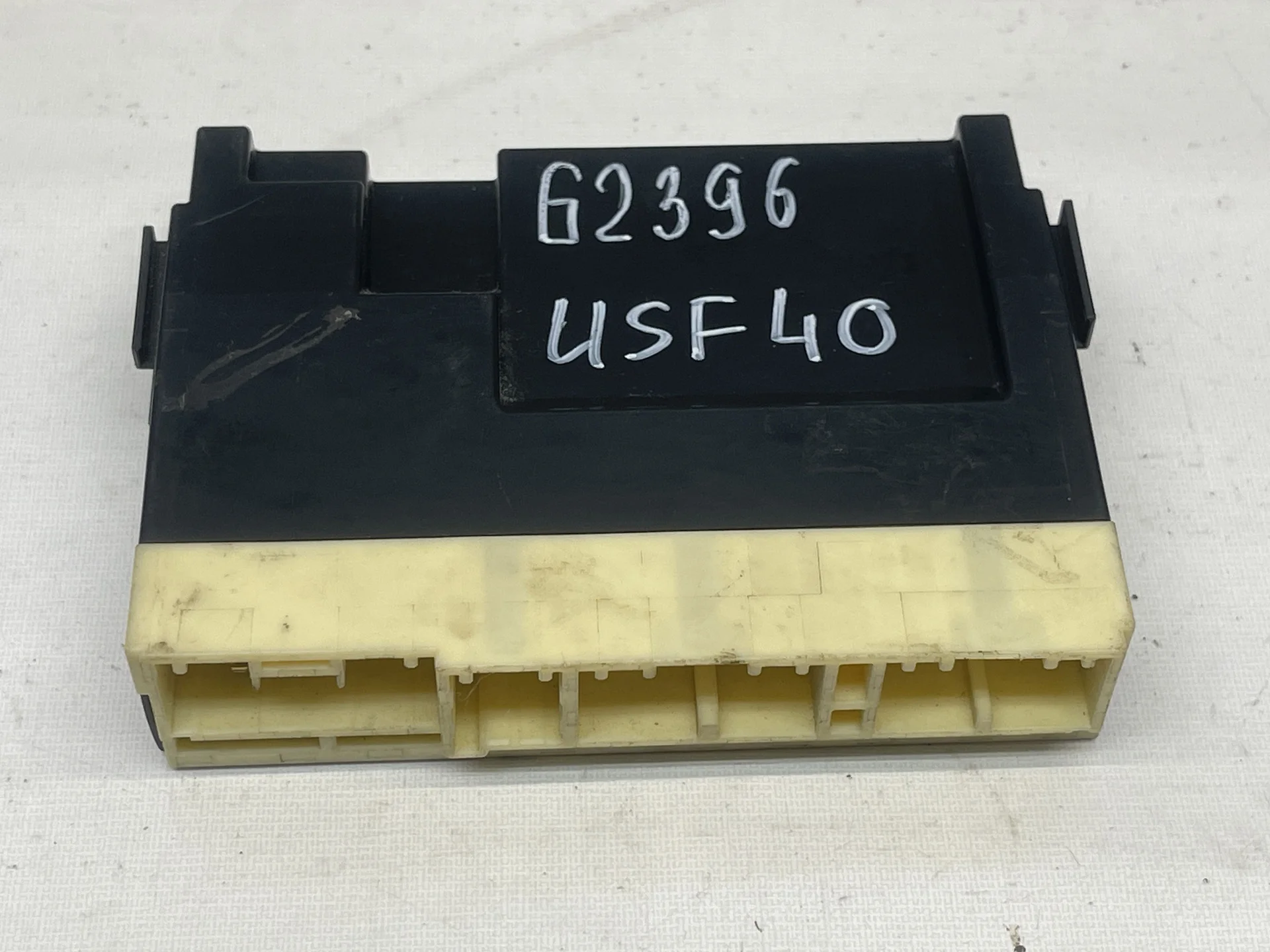 Блок управления светом Lexus LS IV USF40 8921950051 - изображение 1