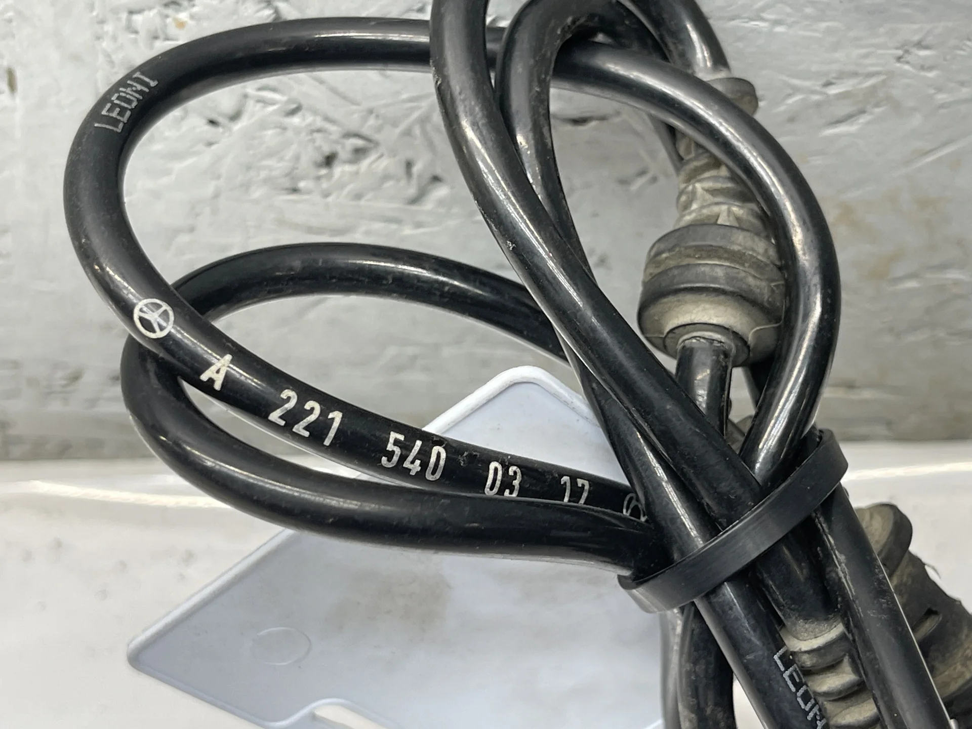 Датчик ABS передний Mercedes-Benz W221 A2215400317 - миниатюра 4