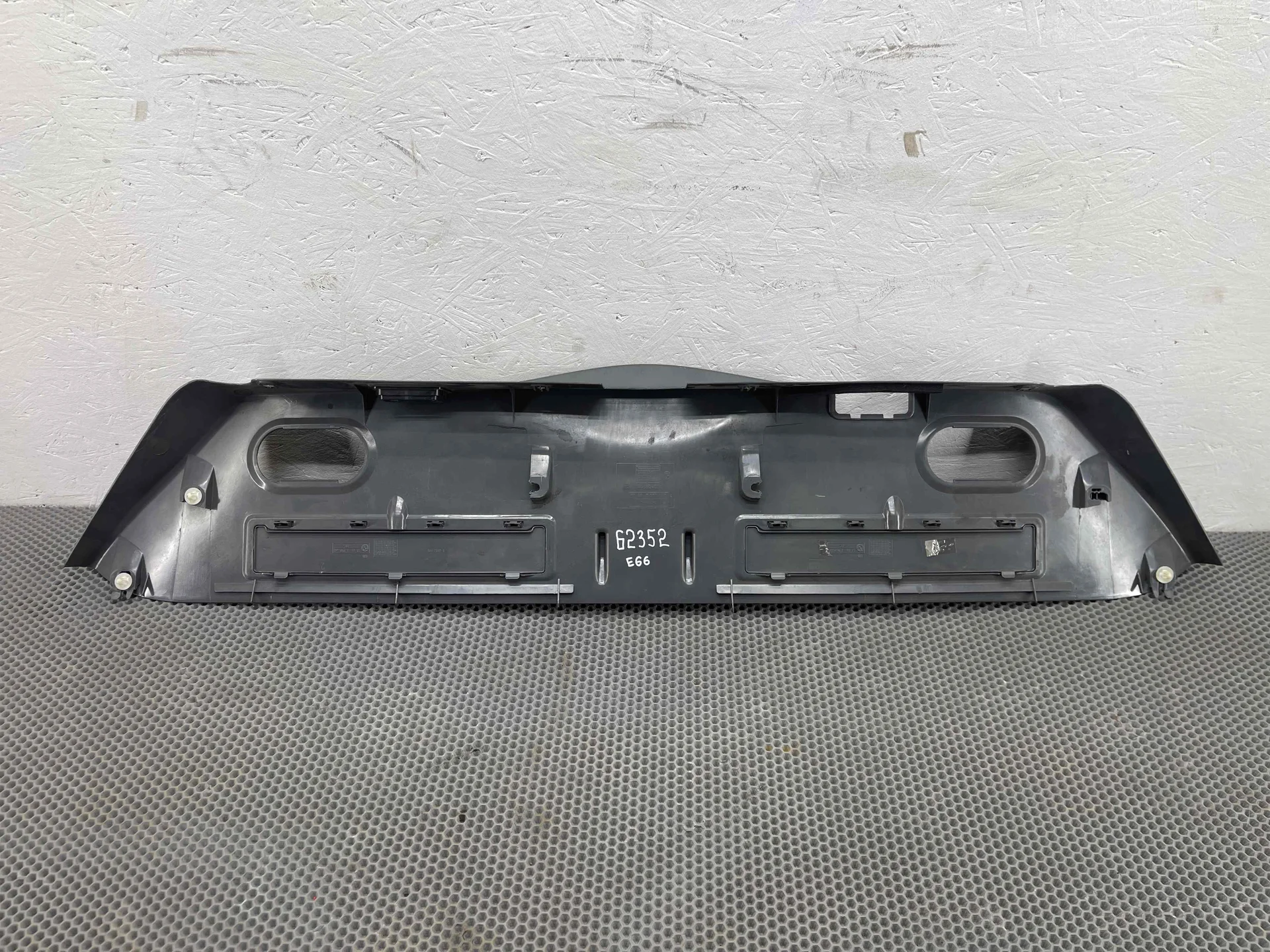 Накладка крышки багажника снизу BMW 7 серия IV - E66 51497007030 - миниатюра 3
