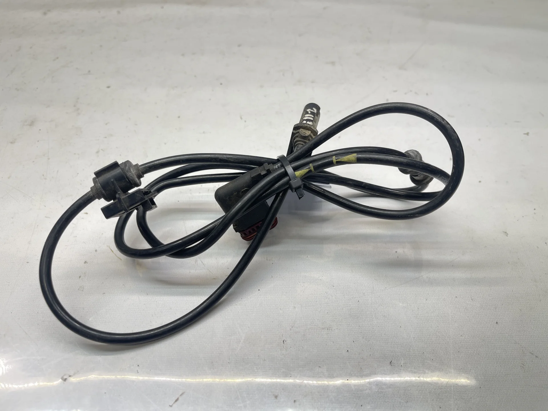 Датчик ABS задний правый Mercedes-Benz W211 A2115401217 - изображение 1