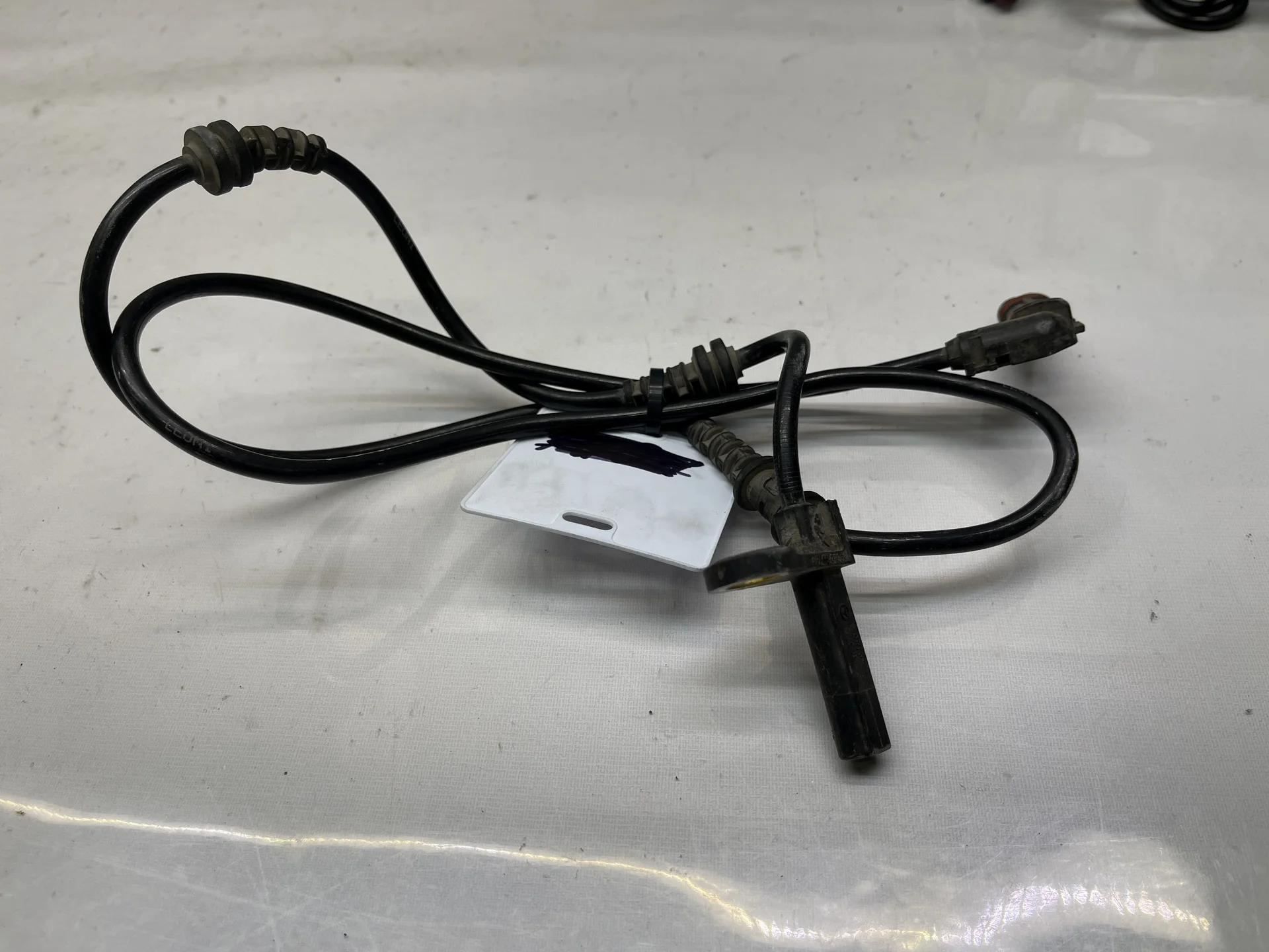 Датчик ABS передний Mercedes-Benz W221 A2215400317 - изображение 1