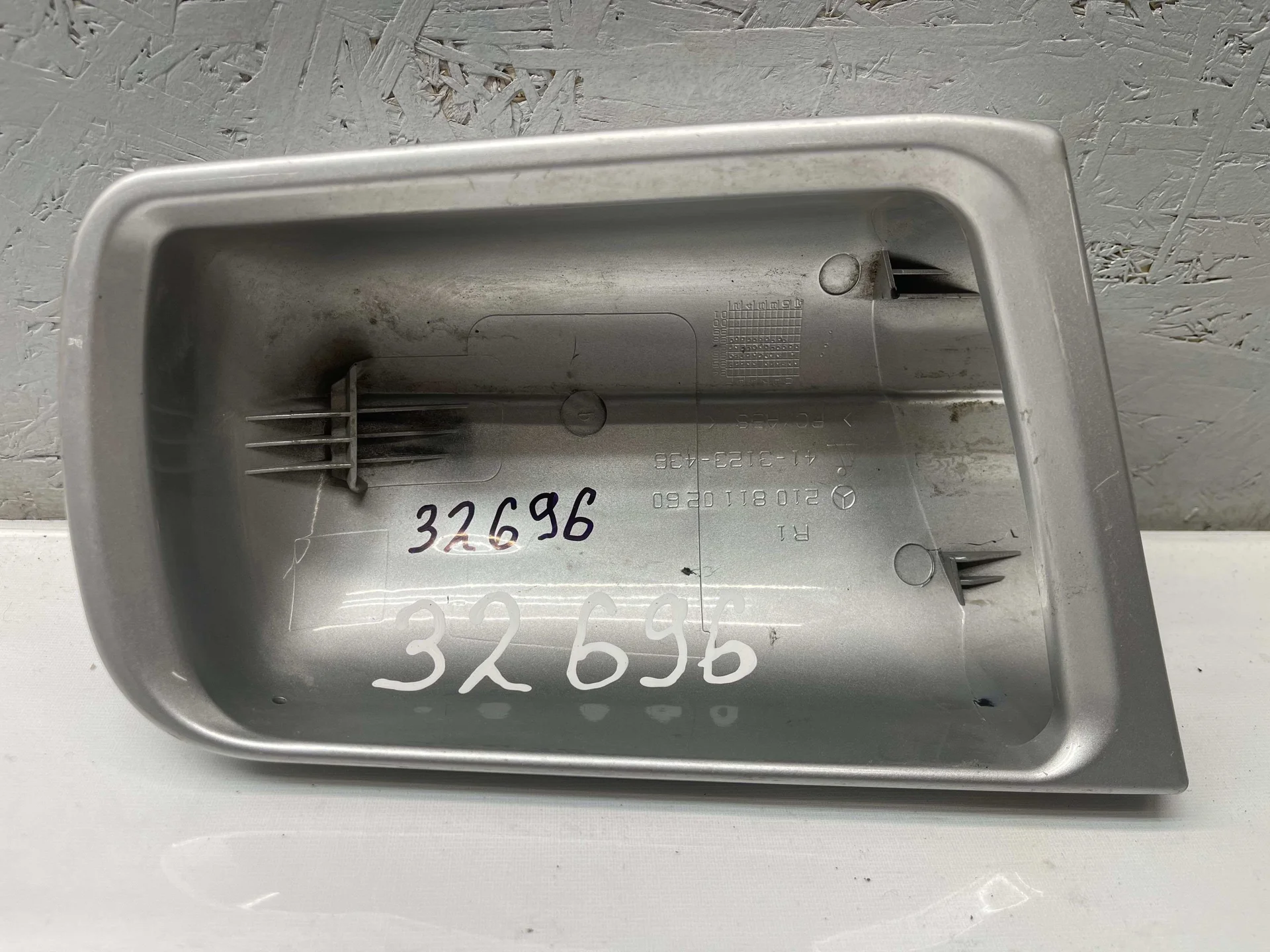 Корпус зеркала прав. Mercedes-Benz W210  A2108110260 - миниатюра 2