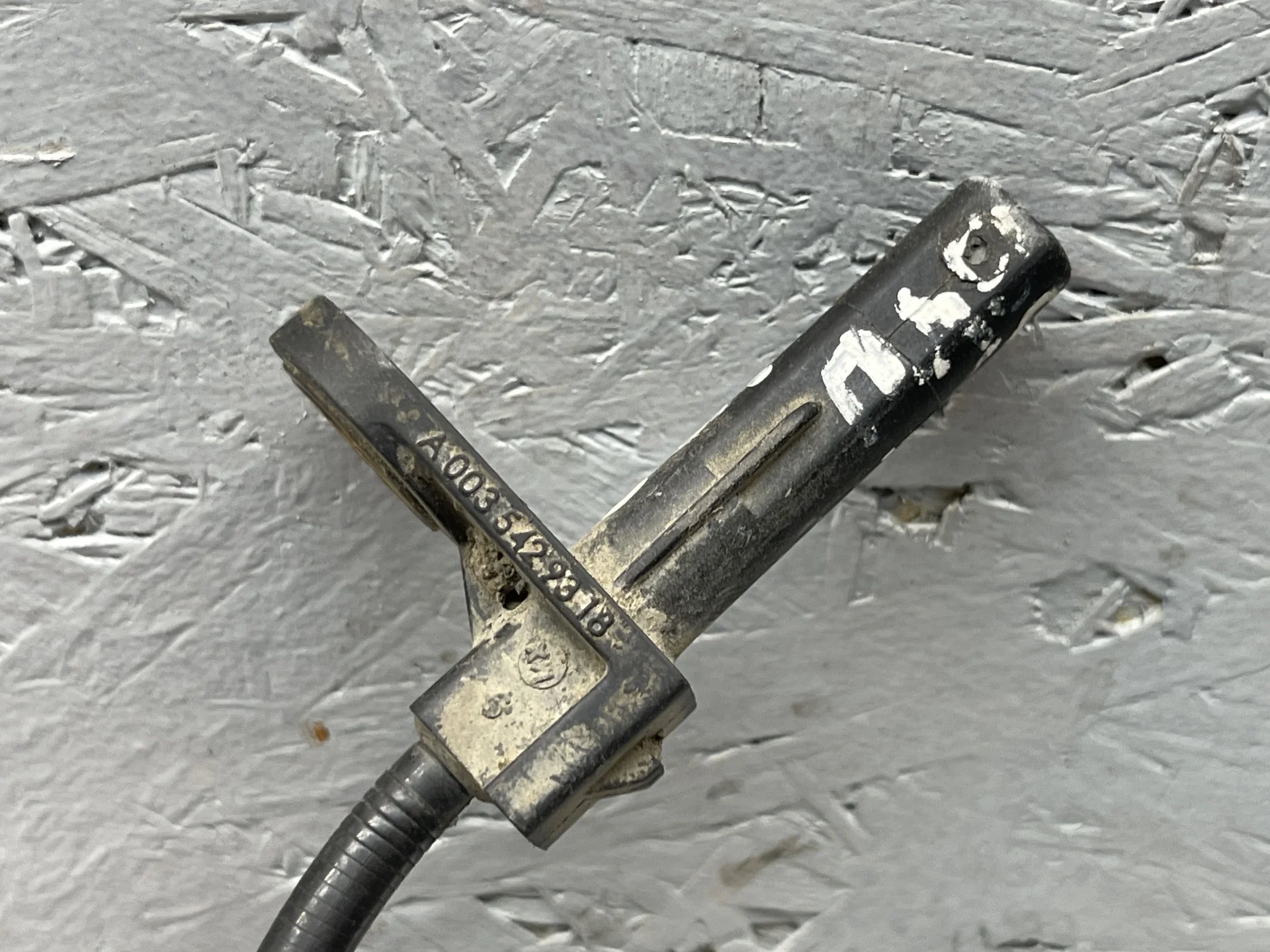 Датчик ABS передний Mercedes-Benz W221  A2215400317 - миниатюра 3
