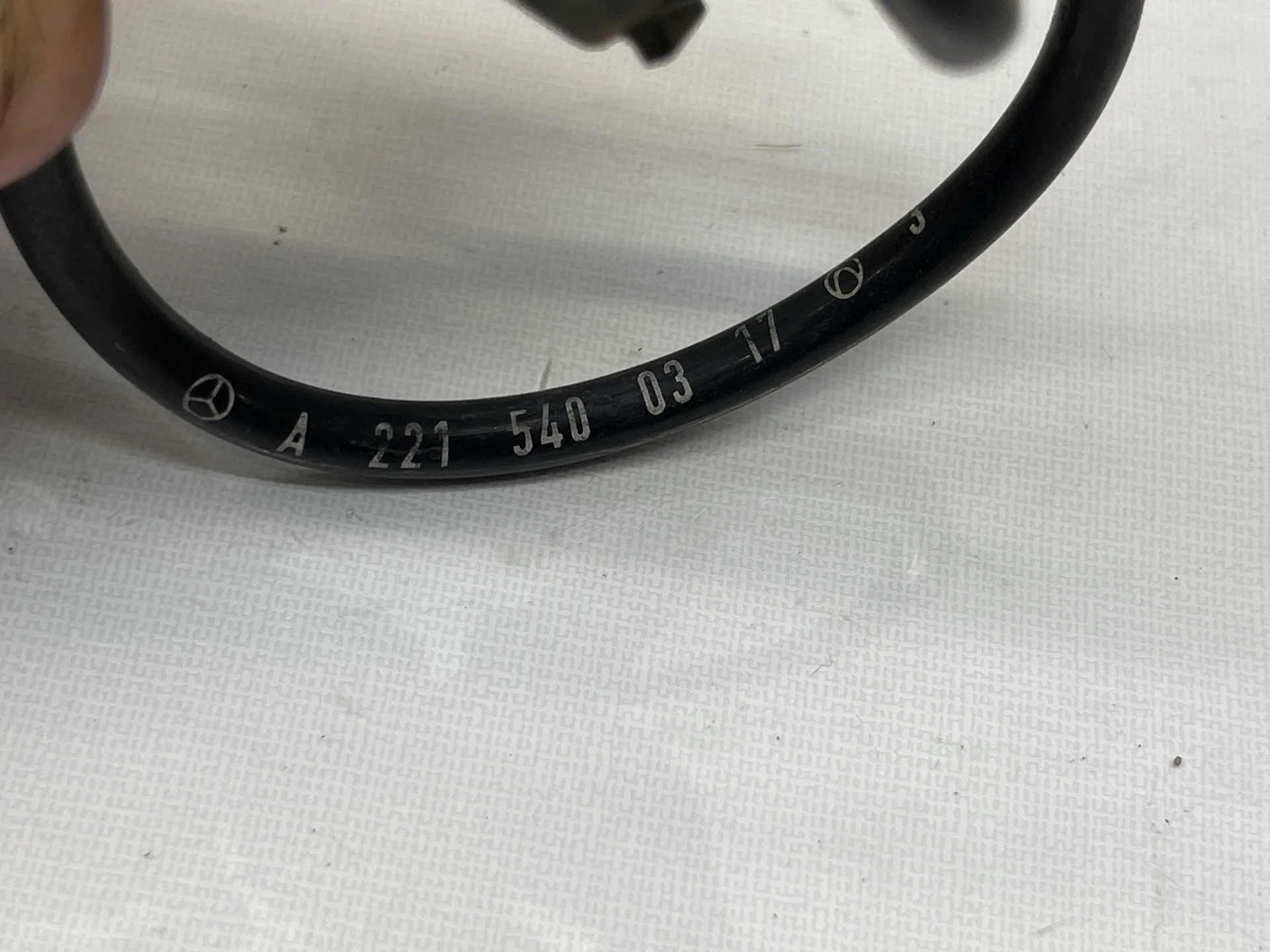 Датчик ABS передний Mercedes-Benz W221  A2215400317 - миниатюра 4