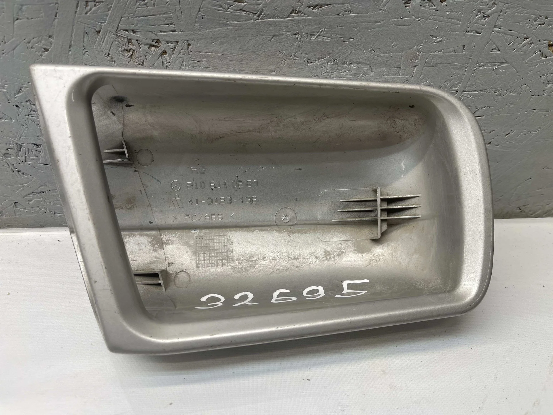 Корпус зеркала прав. Mercedes-Benz W210  A2108110260 - миниатюра 2