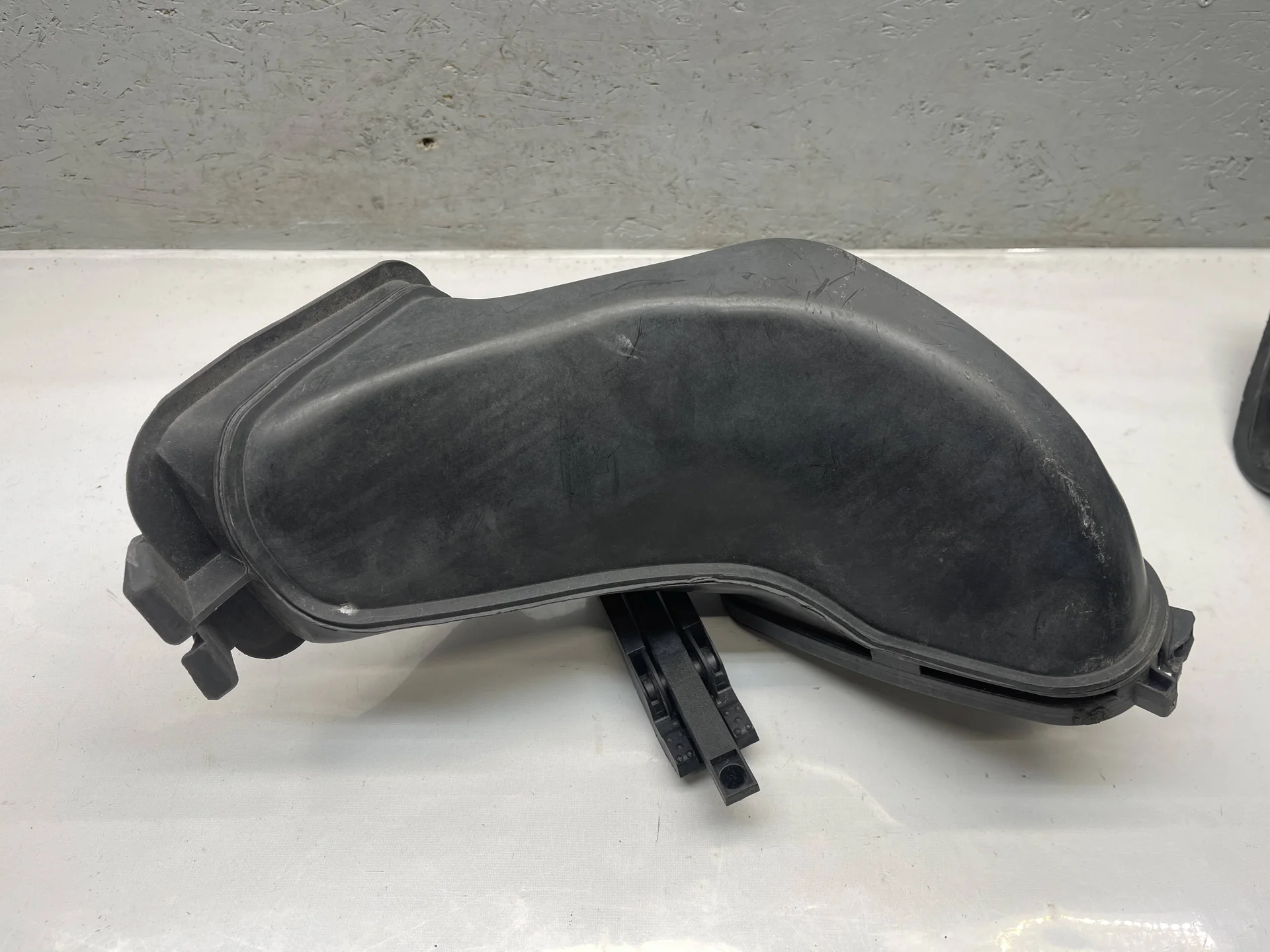 Воздухозаборник печки BMW 7 серия IV - E66  64318379955 - миниатюра 2